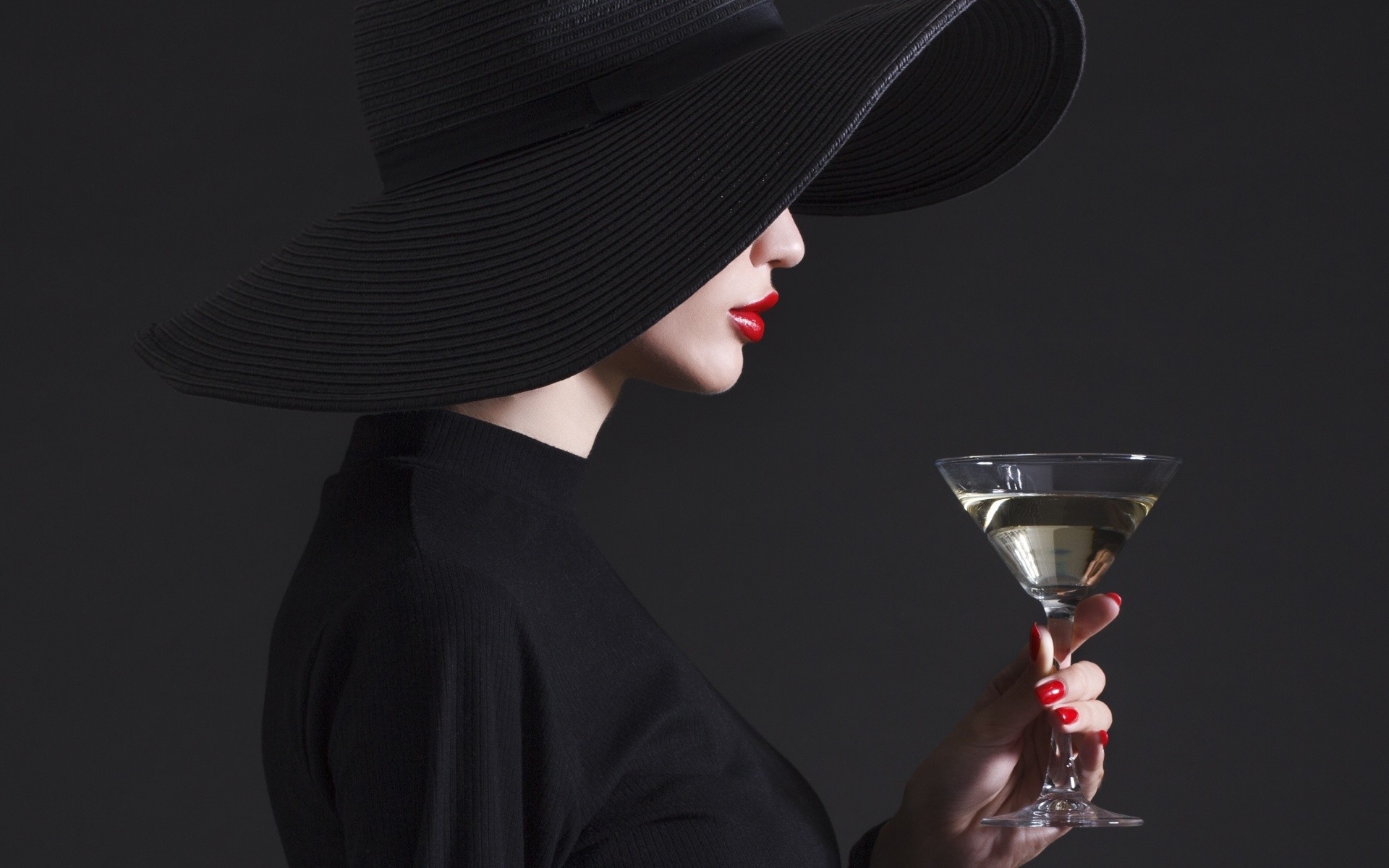 Wallpaper Model, Red Lipstick, Black Hat, Drink