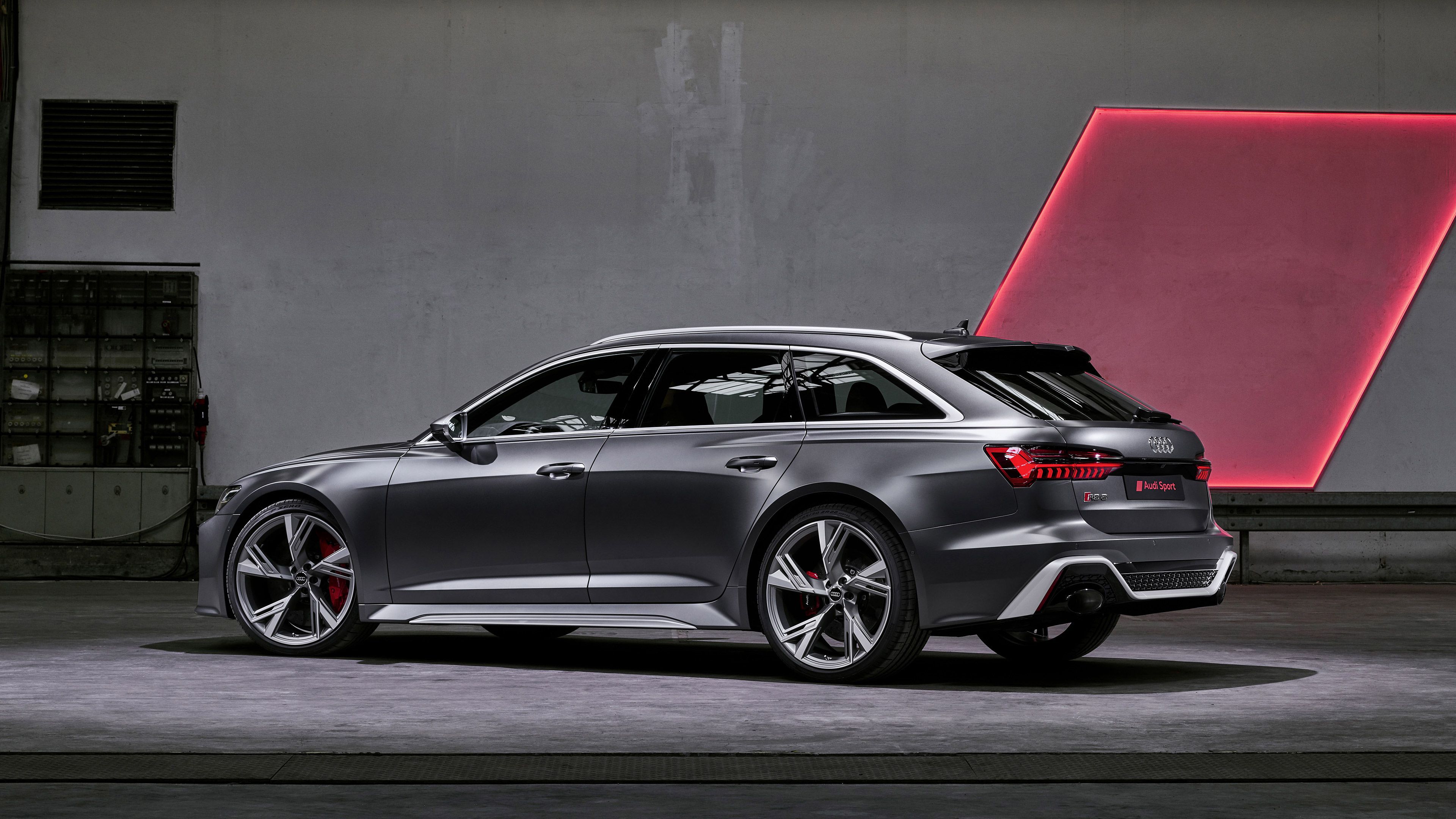 Audi RS6 Avant Wallpaper