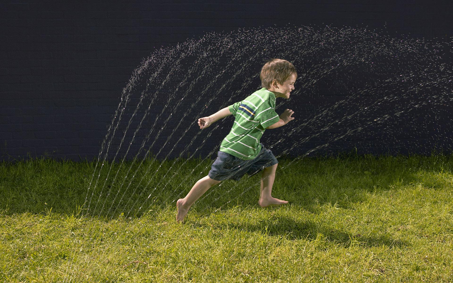 Hd Boy Grass Running Water Spray Photo Download Wallpaper Boy Wallpaper HD