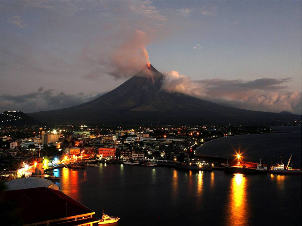 Mayon Volcano HD Background