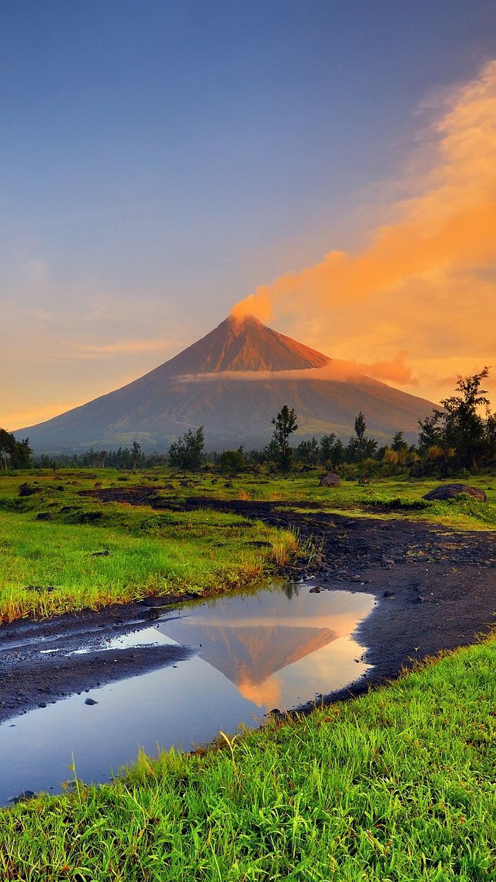 Download wallpaper 720x1280 mayon, park, mayon volcano, volcano, mountains samsung galaxy mini s s neo, alpha, sony xperia compact z z z asus zenfone HD background