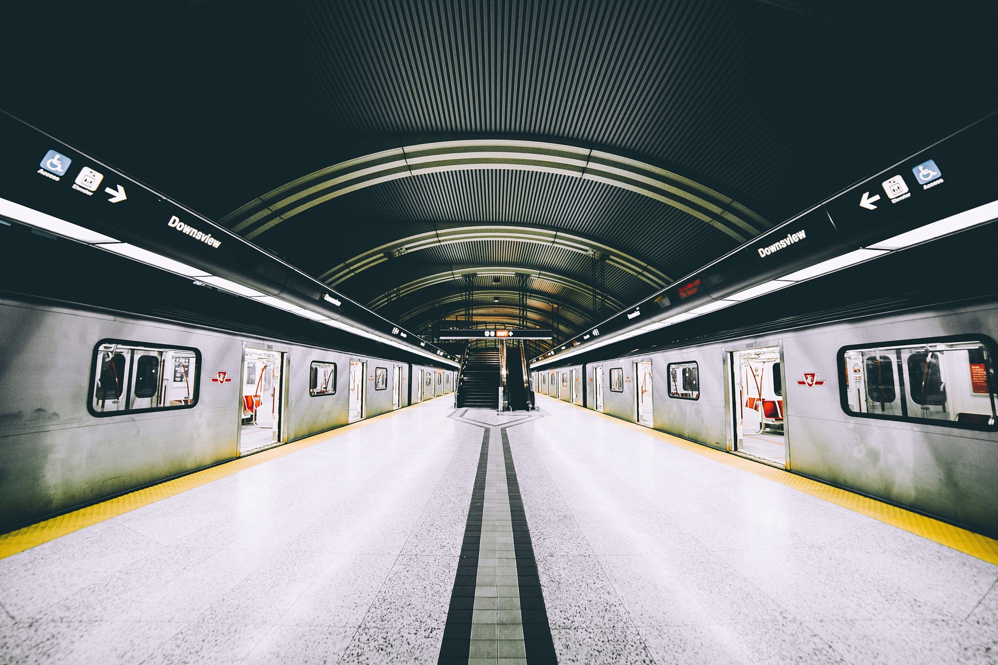 subway, Train, Vehicle, Symmetry, Urban, Toronto, Ontario, Canada Wallpaper HD / Desktop and Mobile Background