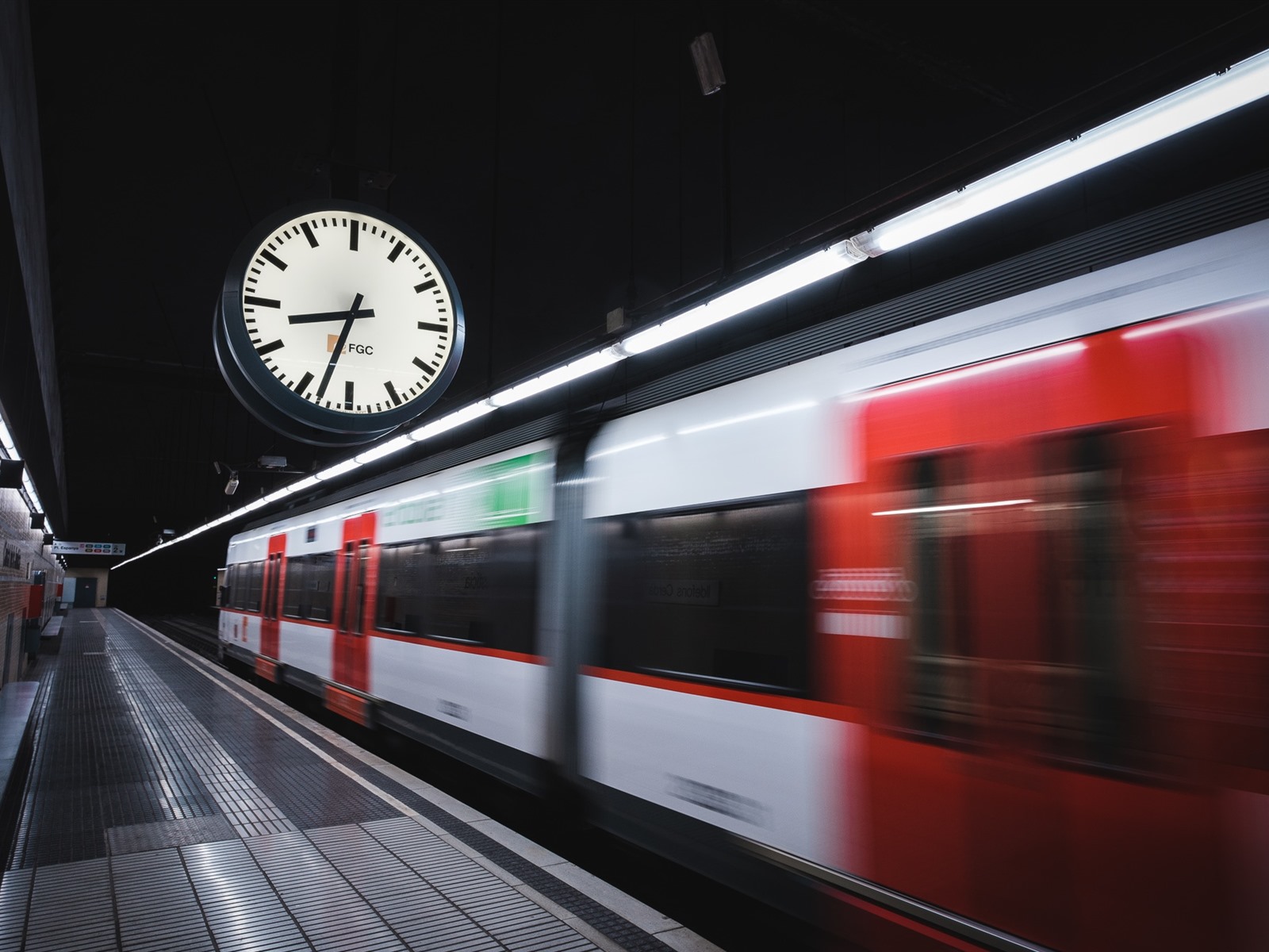 Wallpaper Metro, clock, speed, station 1920x1200 HD Picture, Image