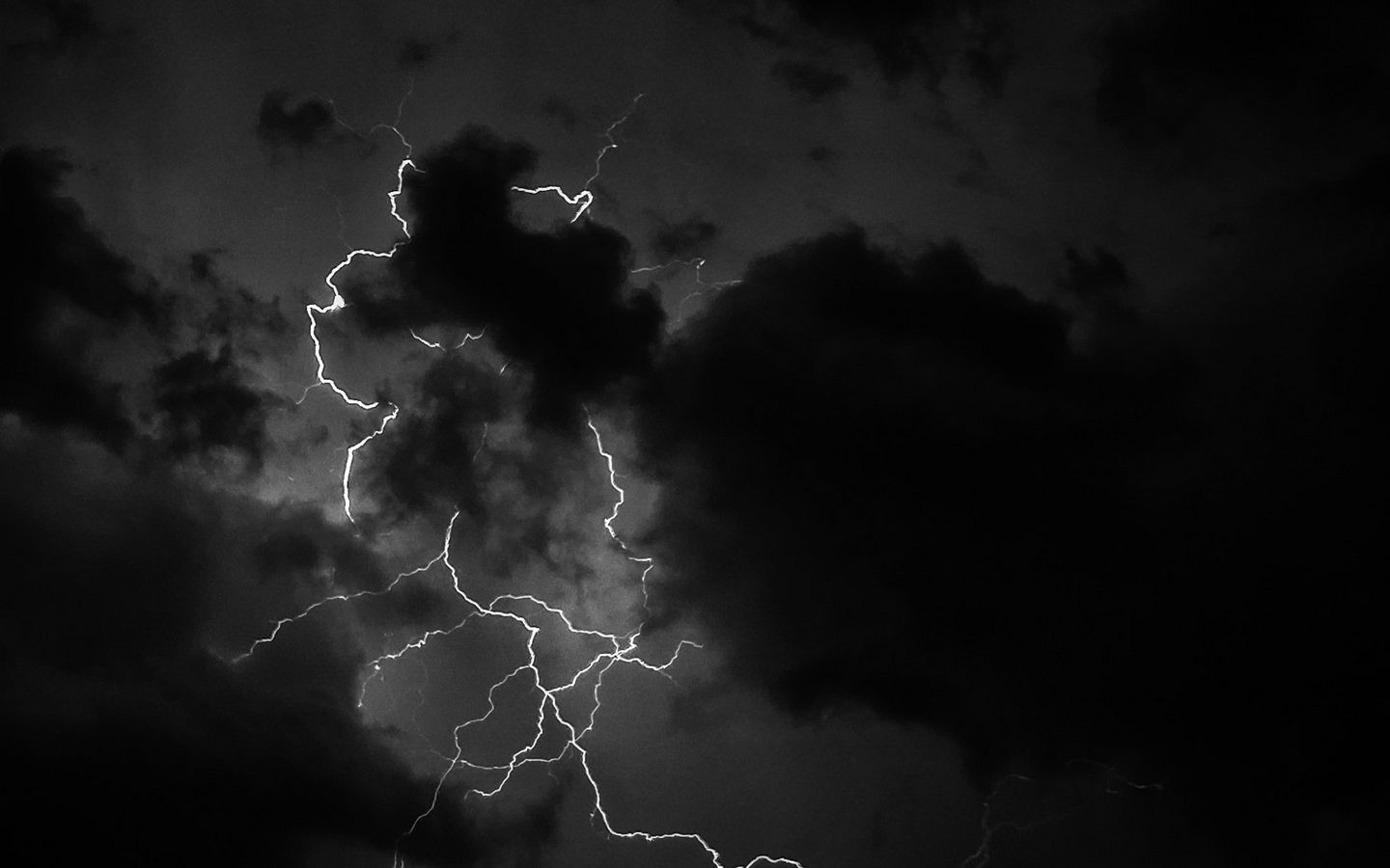 Download wallpaper 1440x900 lightning, clouds, bw widescreen 16:10 HD background
