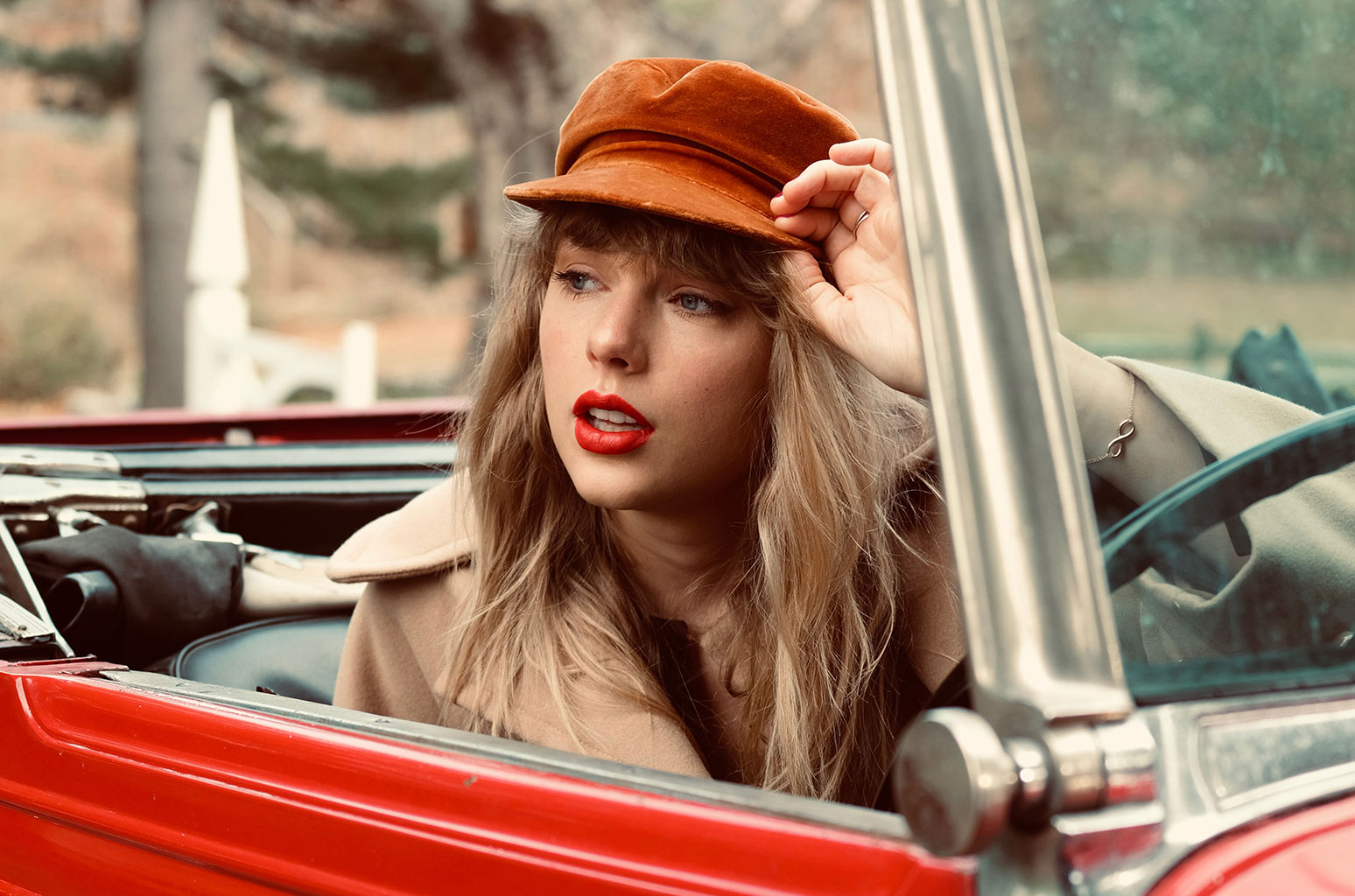 Taylor Swift Unveils 'Christmas Tree Farm (Old Timey Version)'