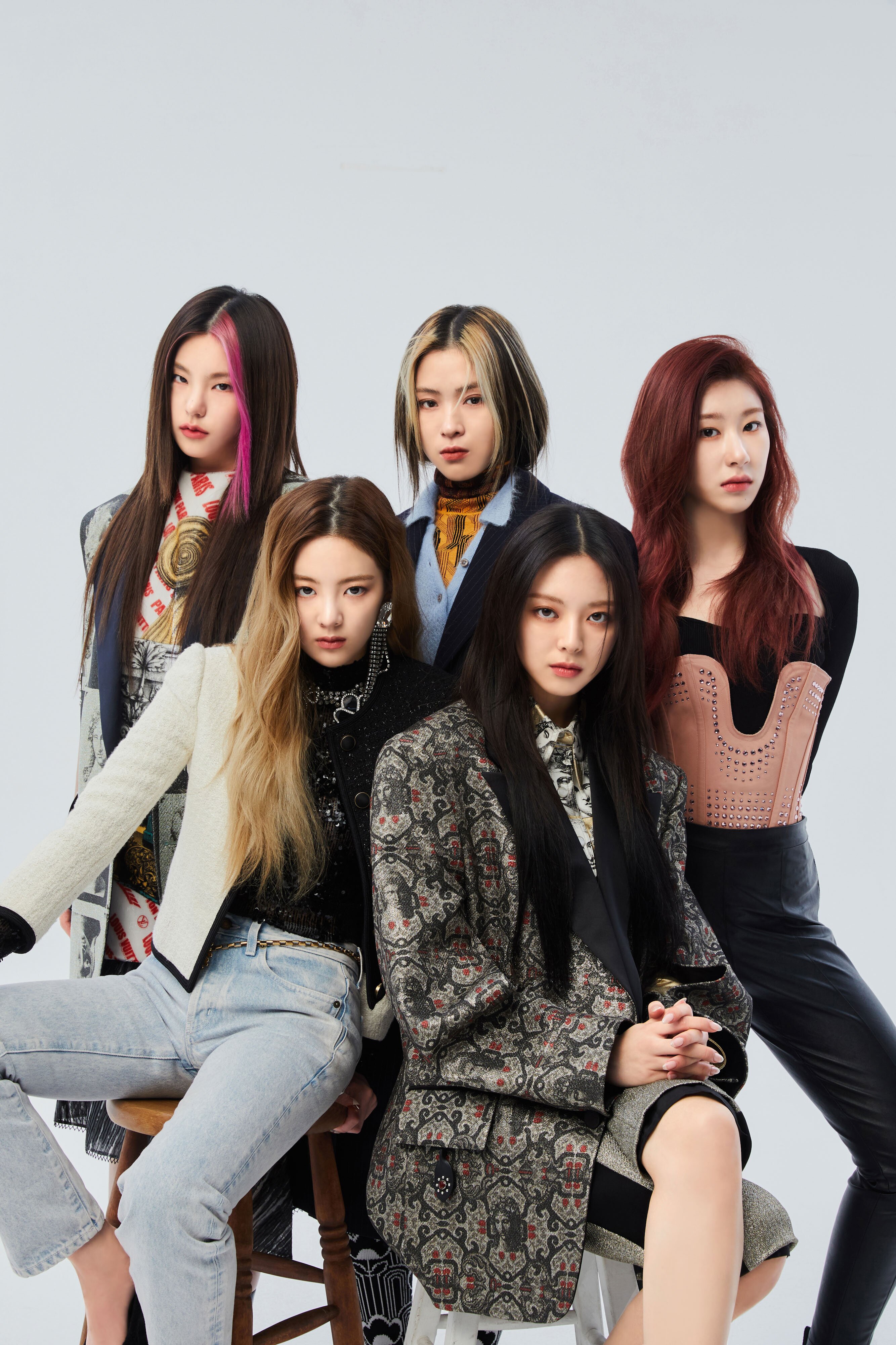 ITZY for Harper's Bazaar Japan Magazine January 2022 Issue