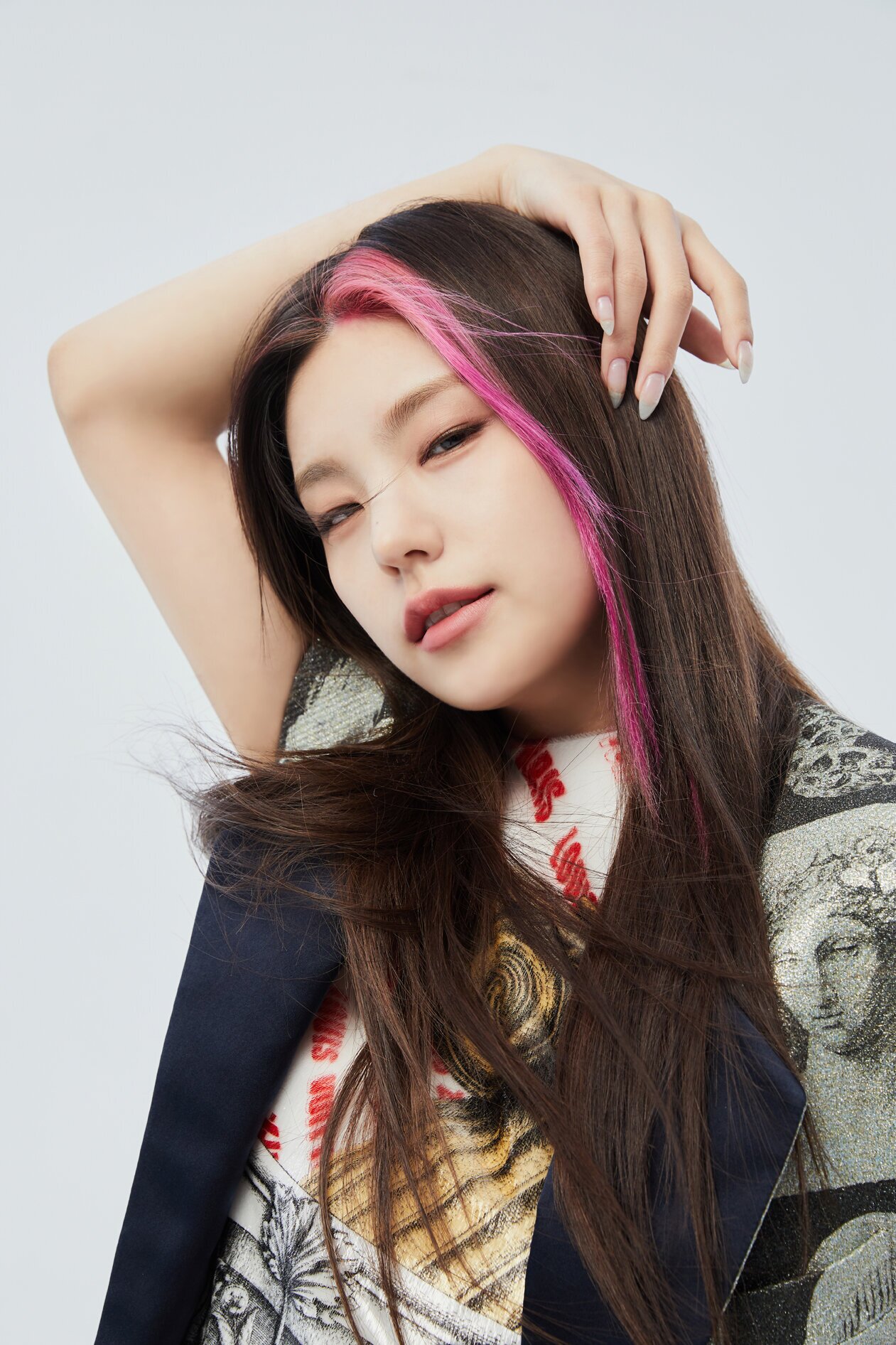 ITZY for Harper's Bazaar Japan Magazine January 2022 Issue