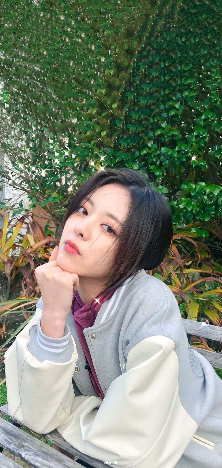 YUNA WALLPAPER. Wallpaper ponsel disney, Penyanyi. Itzy, Girl, Wallpaper