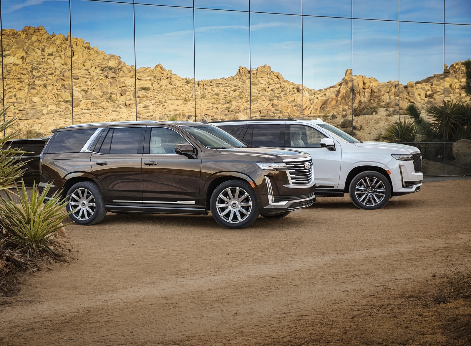 Cadillac Escalade Front Three Quarter Wallpaper