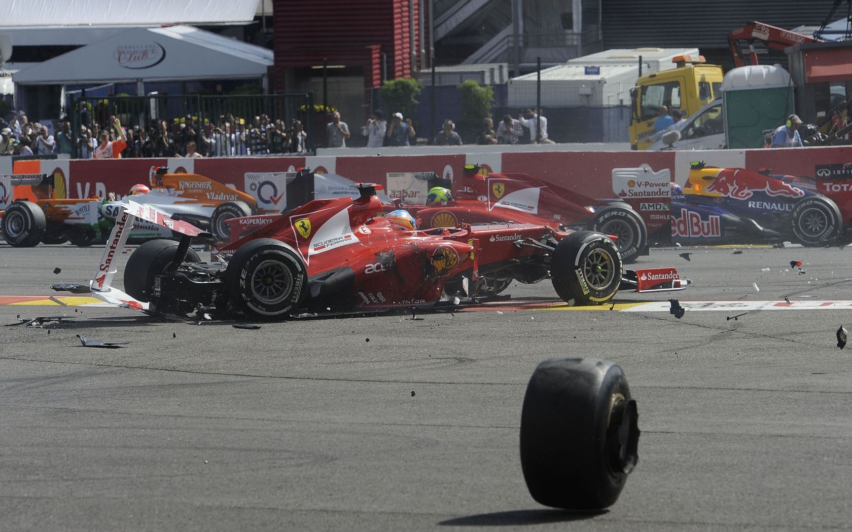 Ferrari, Fernando Alonso, Crash, Formula 1 Wallpaper HD / Desktop and Mobile Background