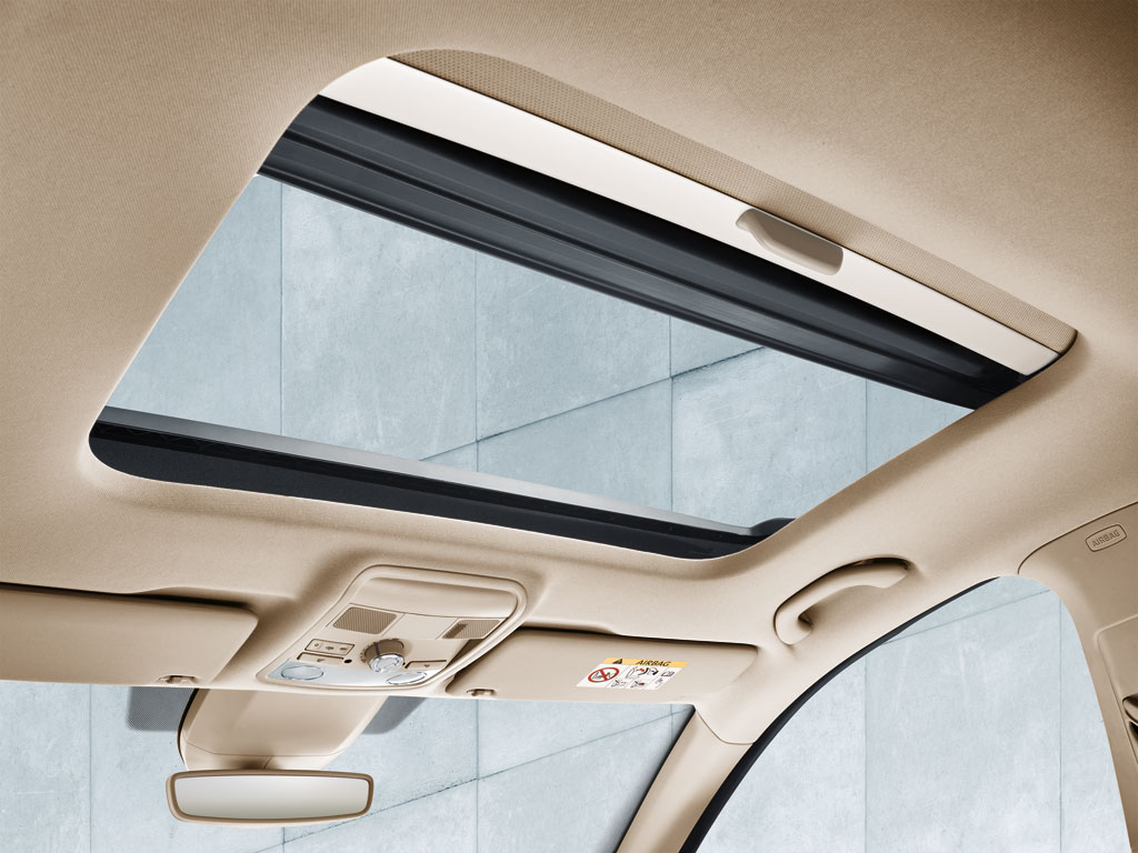 Photos: The Panoramic Sunroof in the new Skoda Octavia