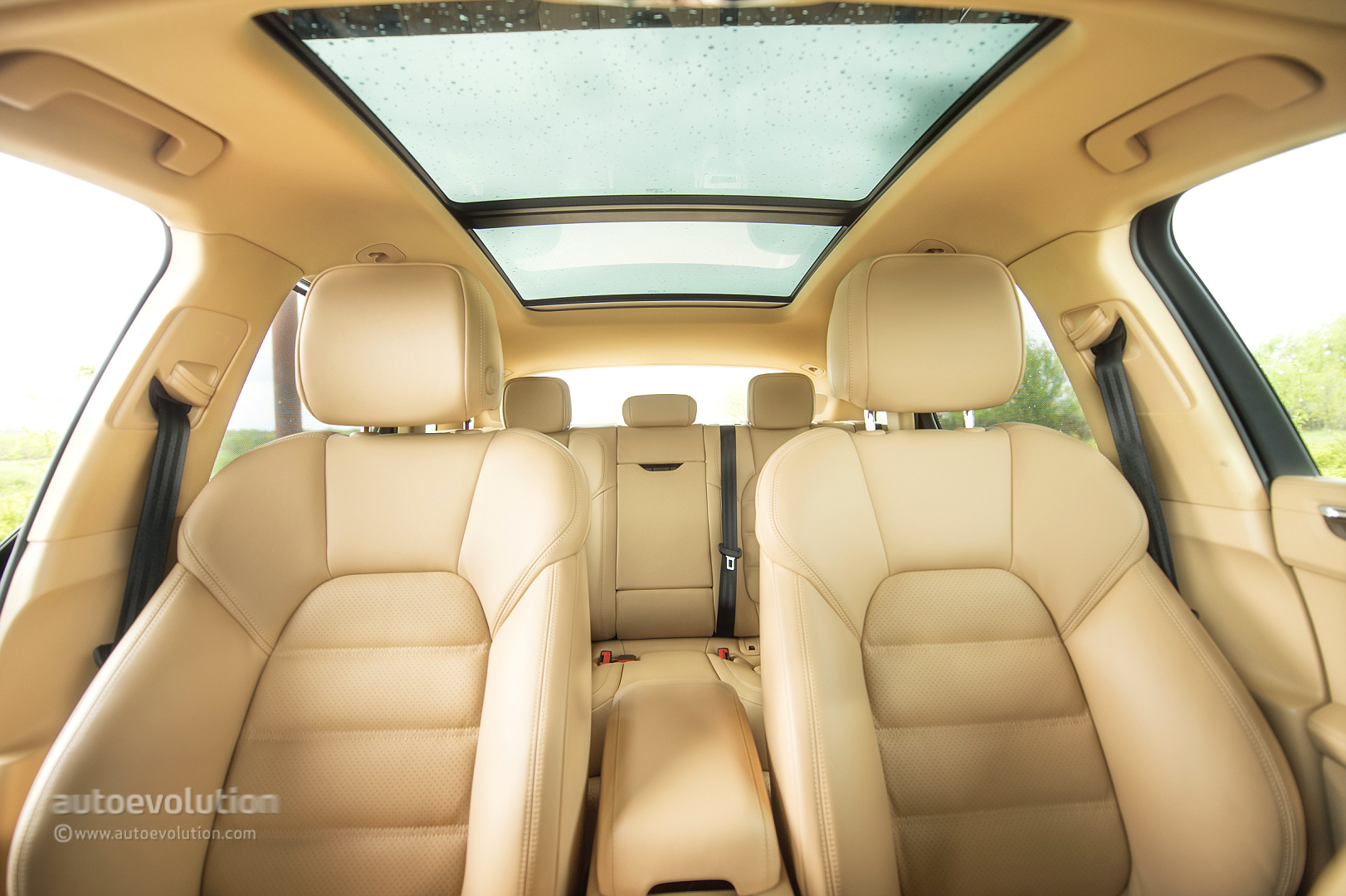 Porsche Macan HD Wallpaper