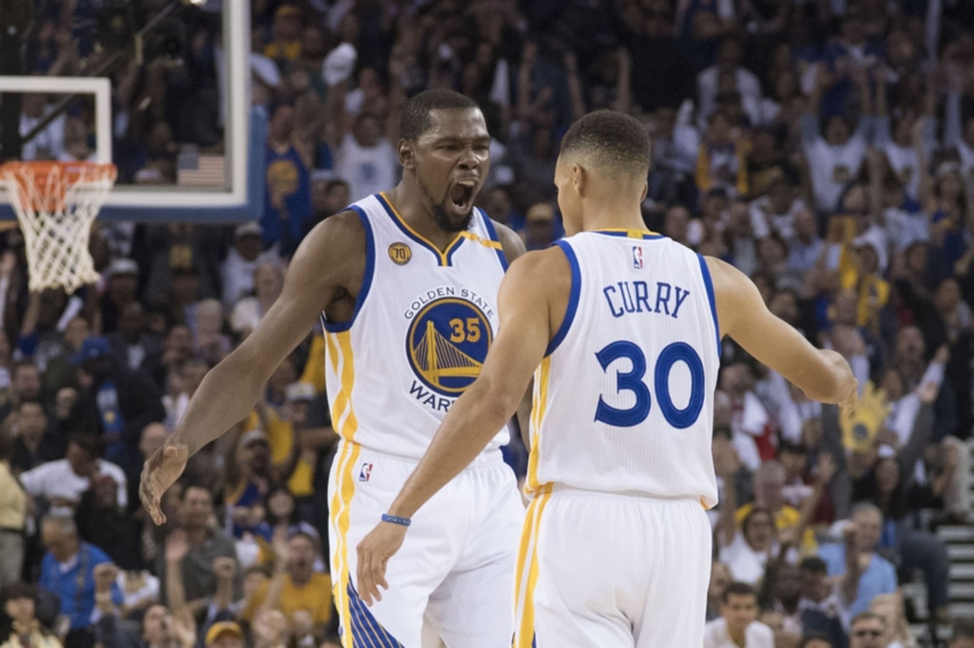 Kevin Durant and Steph Curry torch teams without even touching the ball
