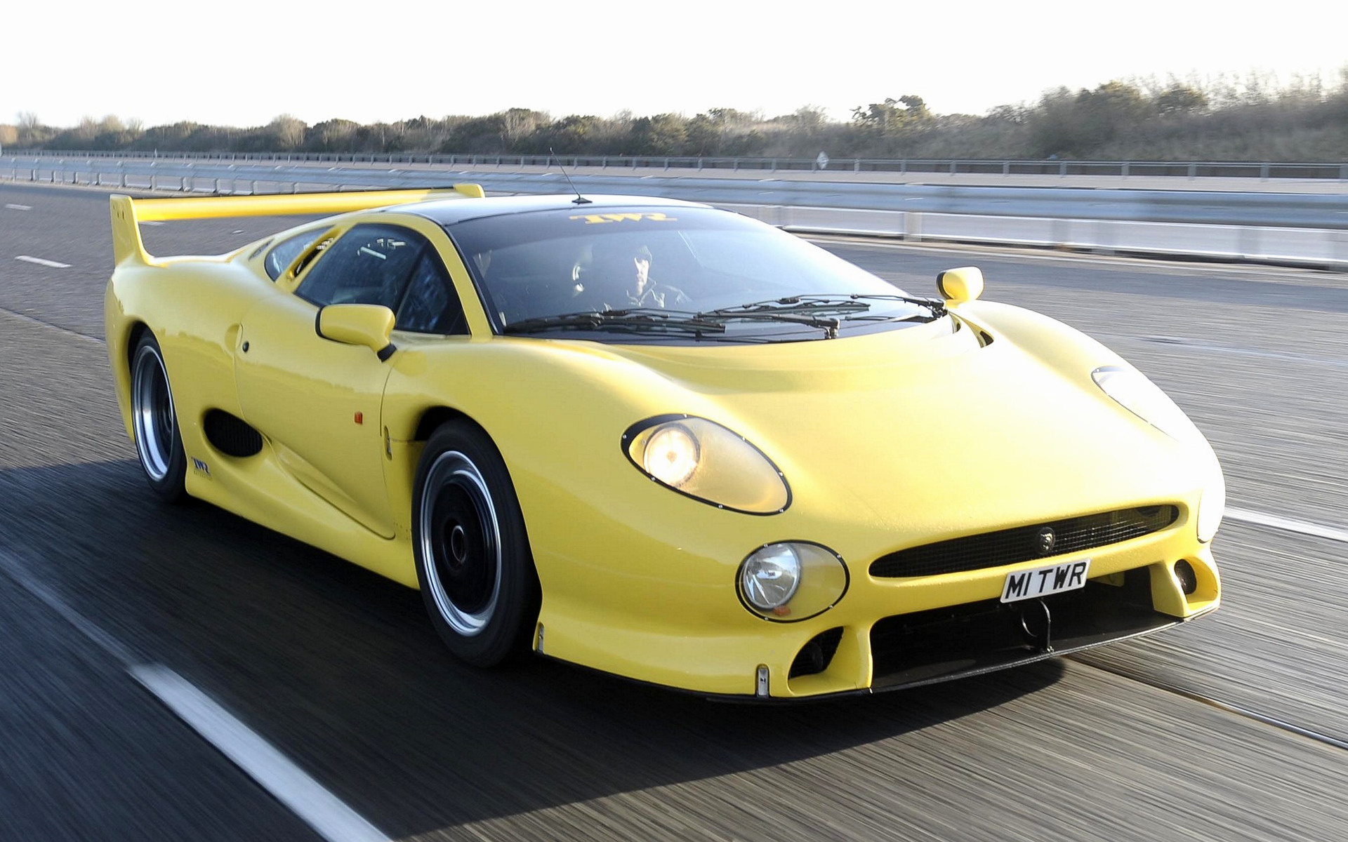 Jaguar XJ220S and HD Image