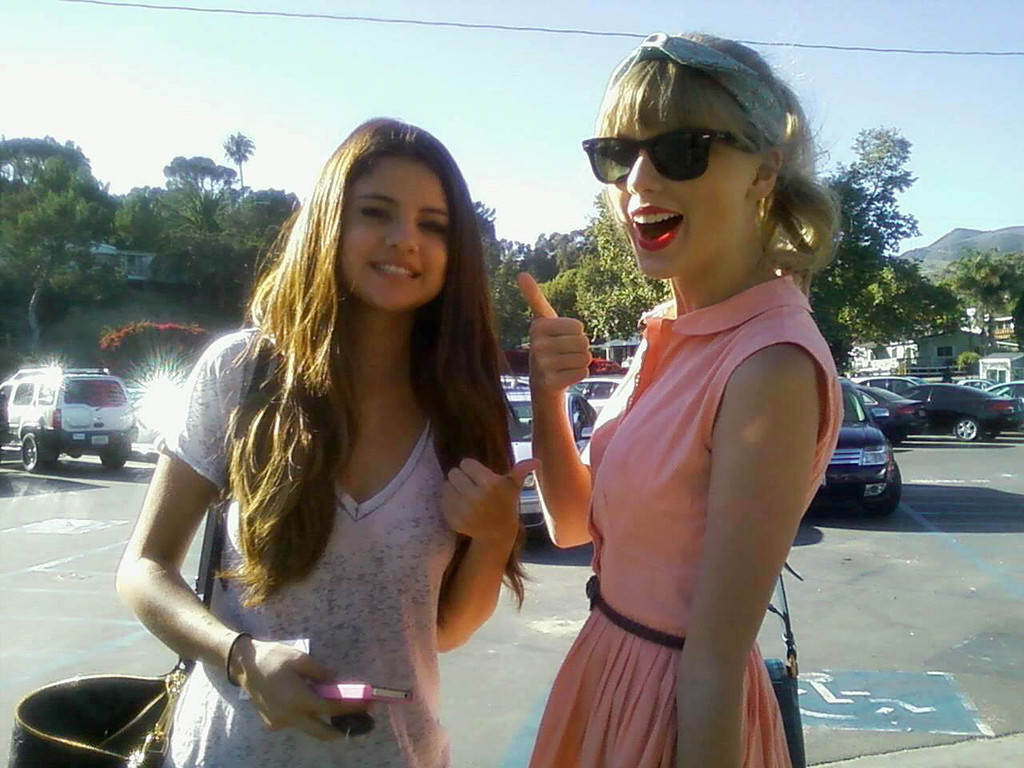 Selena Gomez, Taylor Swift Gomez Taylor Swift Photo