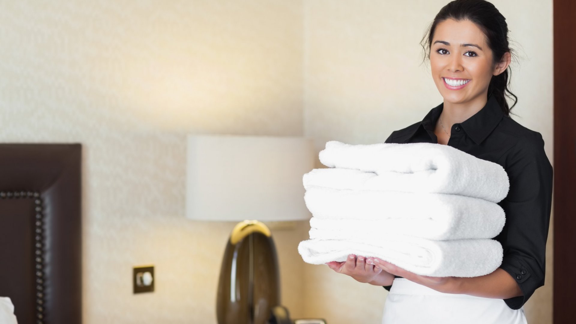 This Is How You're Supposed to Tip Your Hotel Housekeeper, According to an Industry Insider