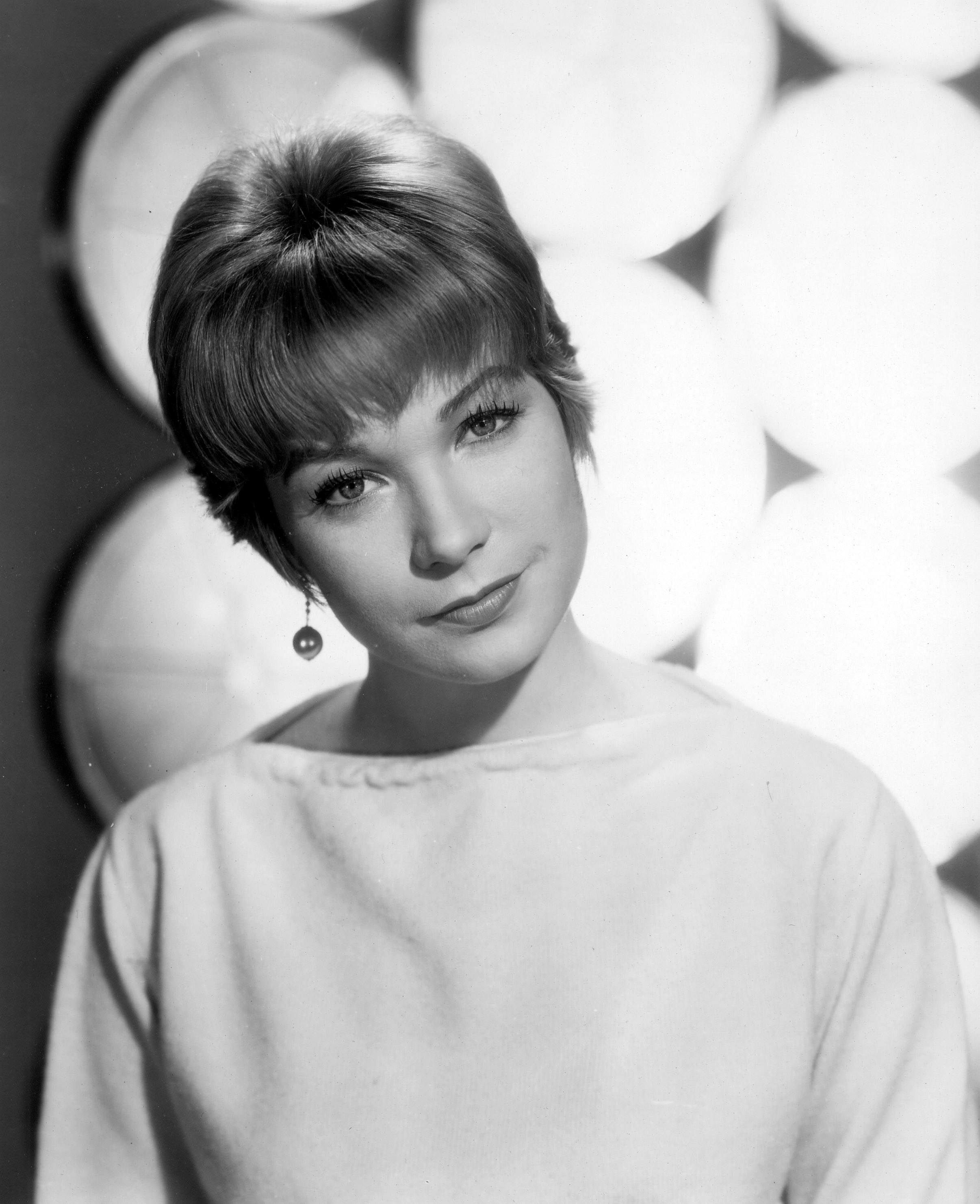 Shirley MacLaine Image. Icon, Wallpaper and Photo on Fanpop. Movie stars, Shirley maclaine, Classic movie stars