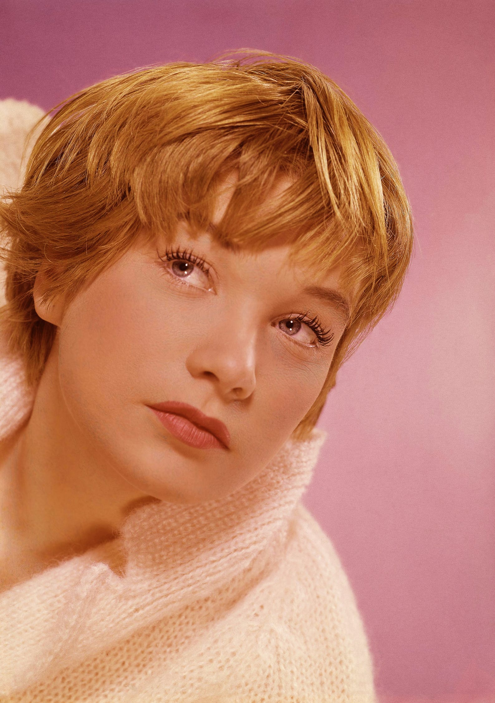 Shirley MacLaine's life in picture
