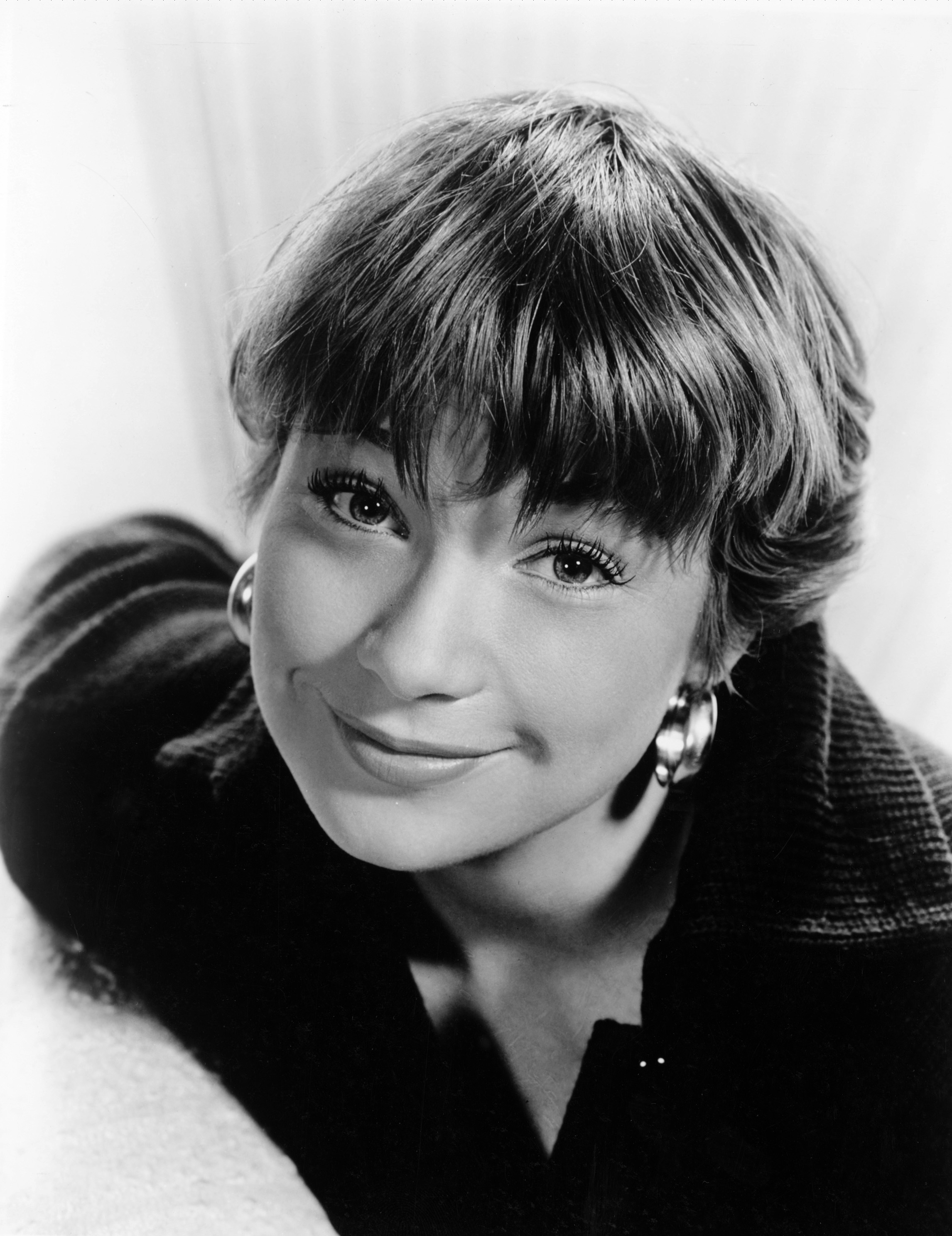 Shirley Maclaine photo 21 of 26 pics, wallpapers.