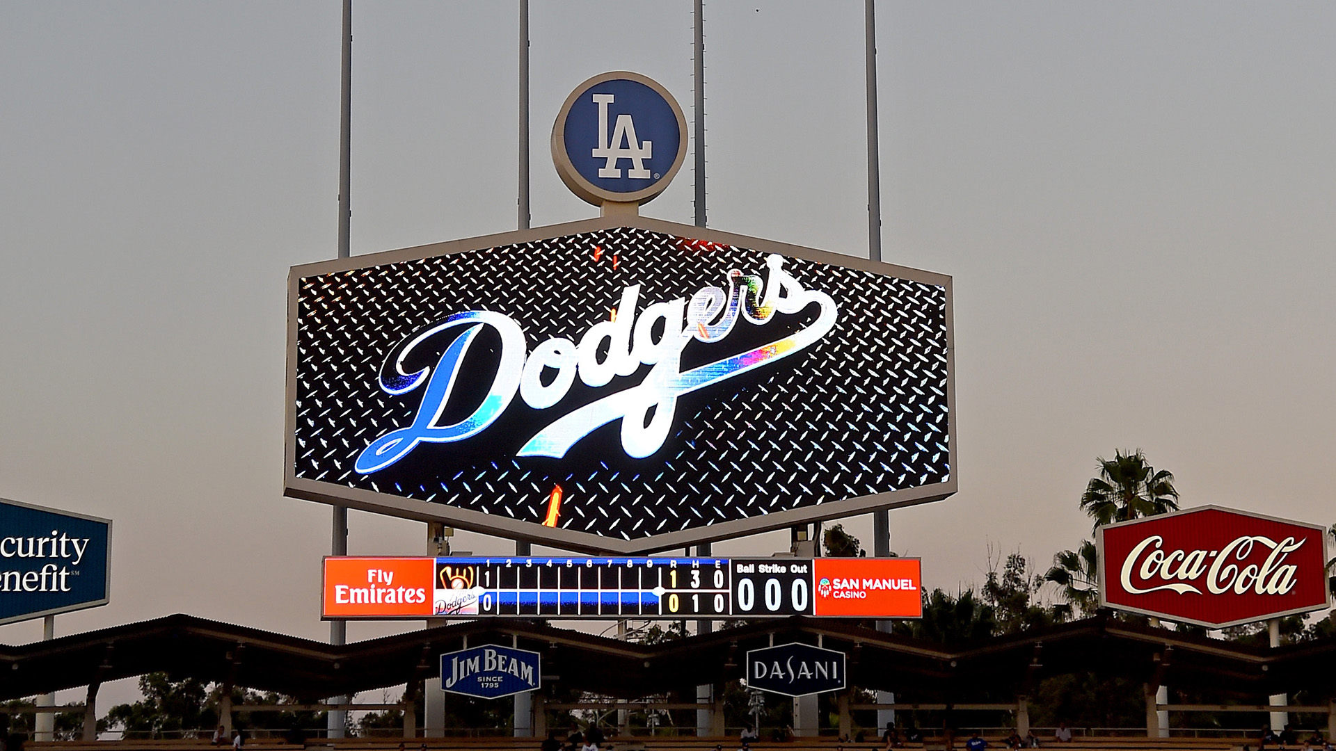 Power Outage At Dodger Stadium Causes 20 Minute Delay In Match Against Padres