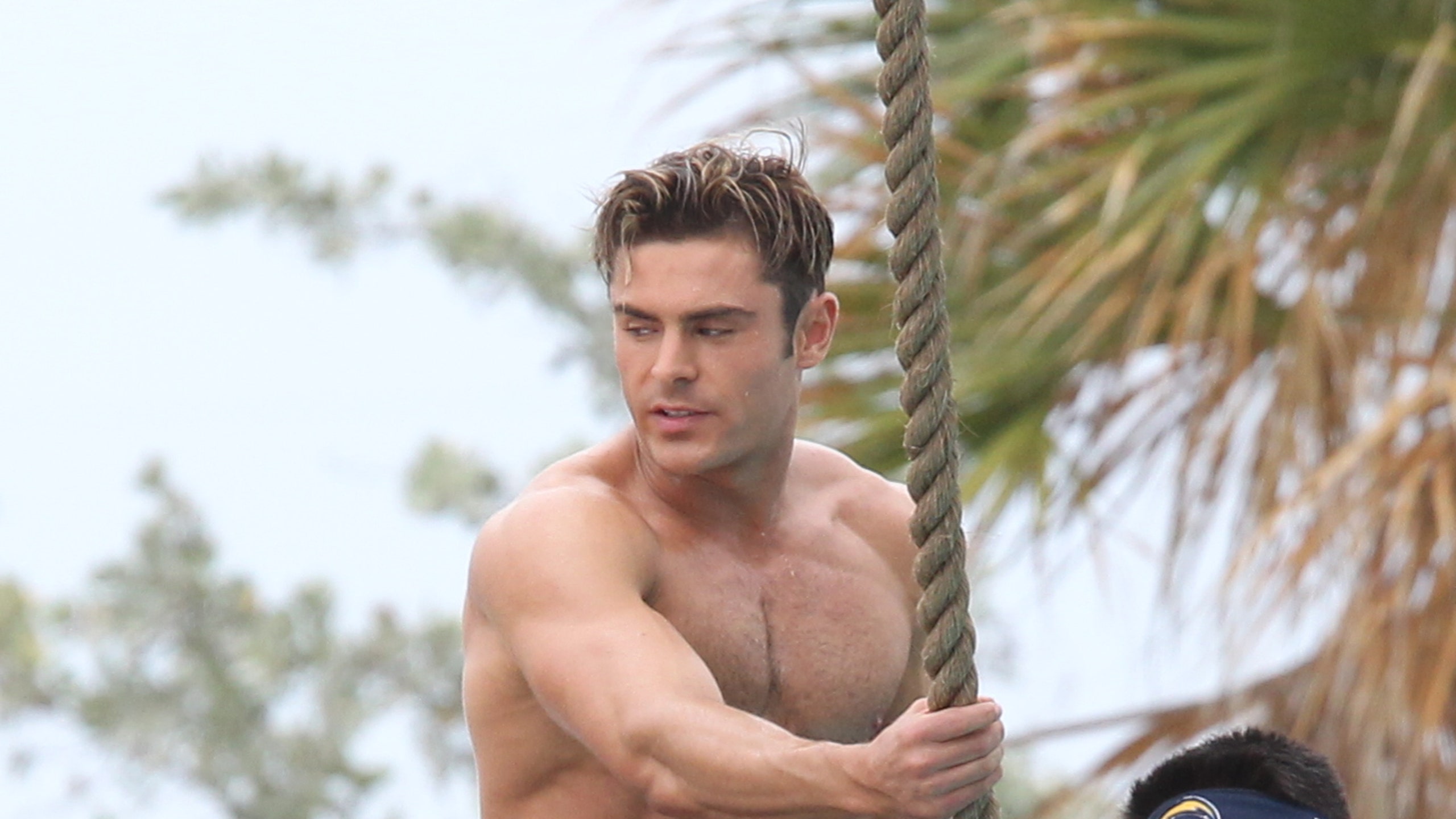These Photo of Zac Efron Filming Baywatch Will Make Your Sunday