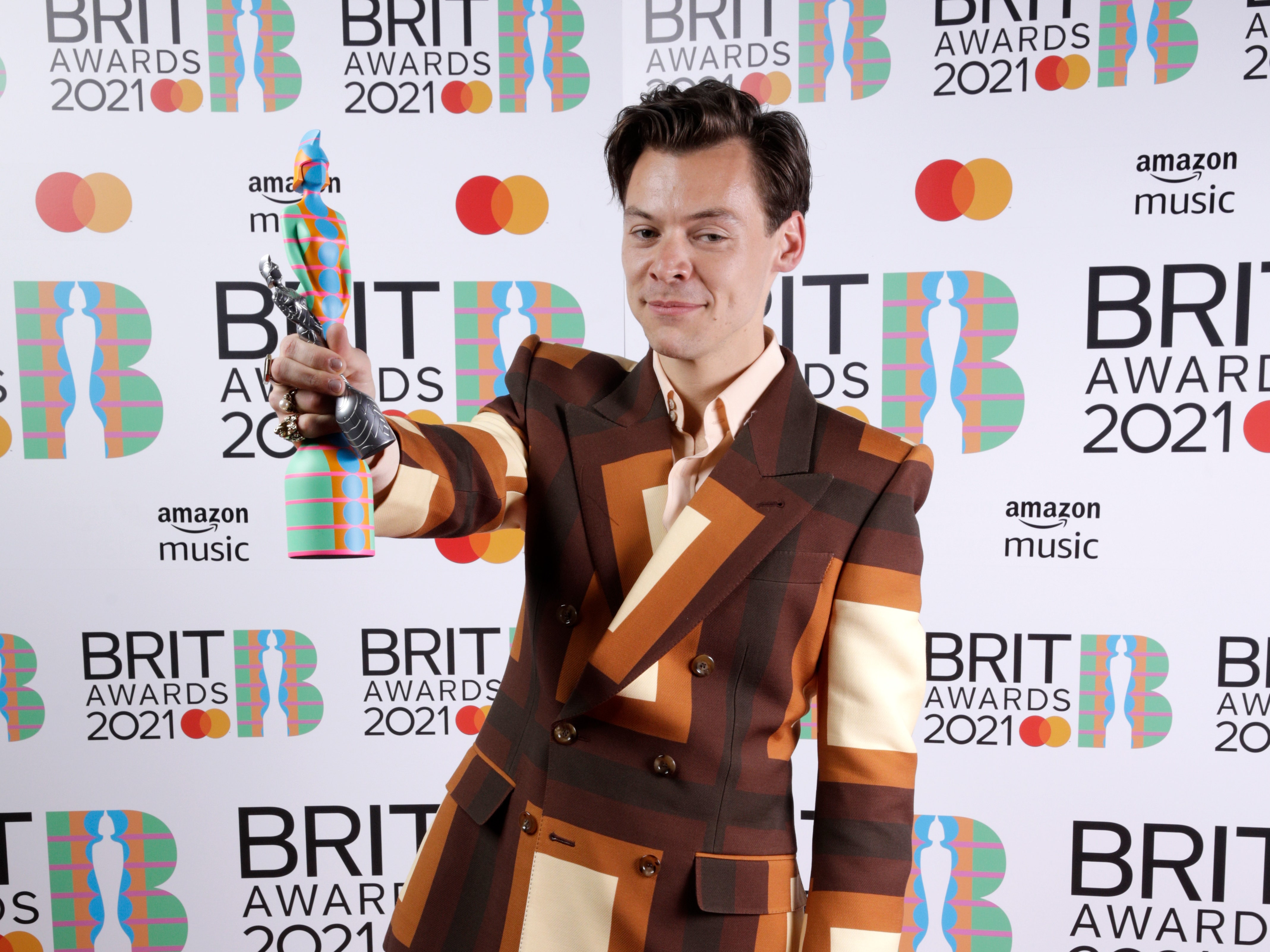 Harry Styles Brought Retro Suiting to the Brit Awards