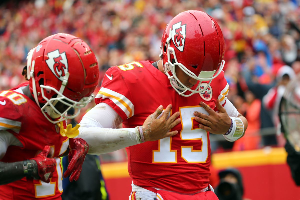 Patrick Mahomes weighs in on Tyreek Hill among league's top receivers