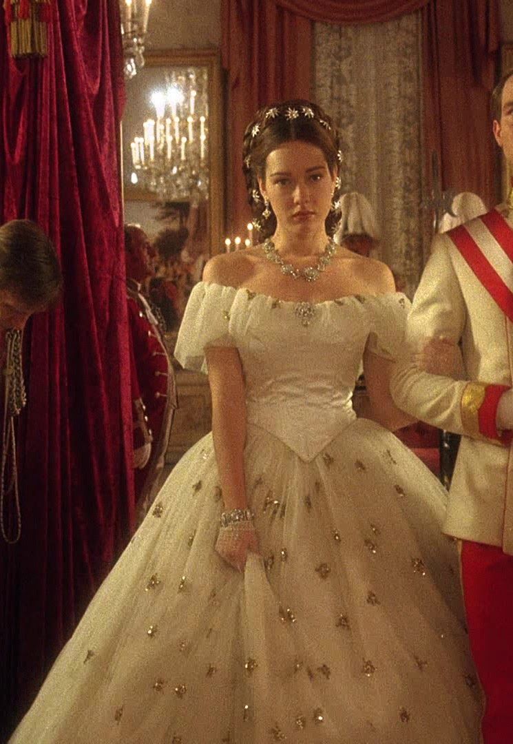 Sisi. MOSTBEAUTIFULGIRLSCAPS. Historical dresses, Fairytale dress, Old fashion dresses