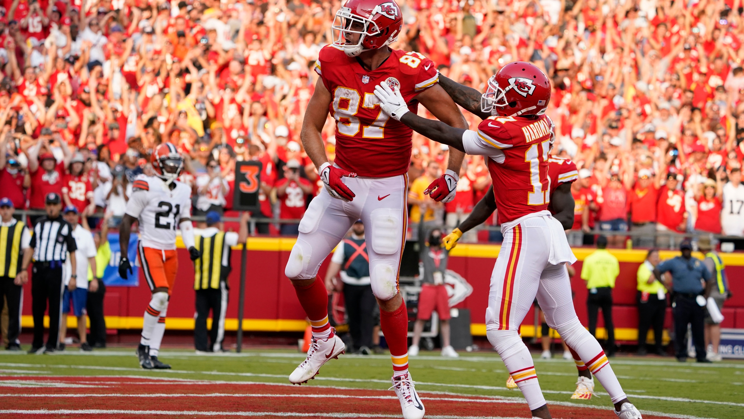 Mahomes Dazzles As Chiefs Rally For 33 29 Win Over Browns