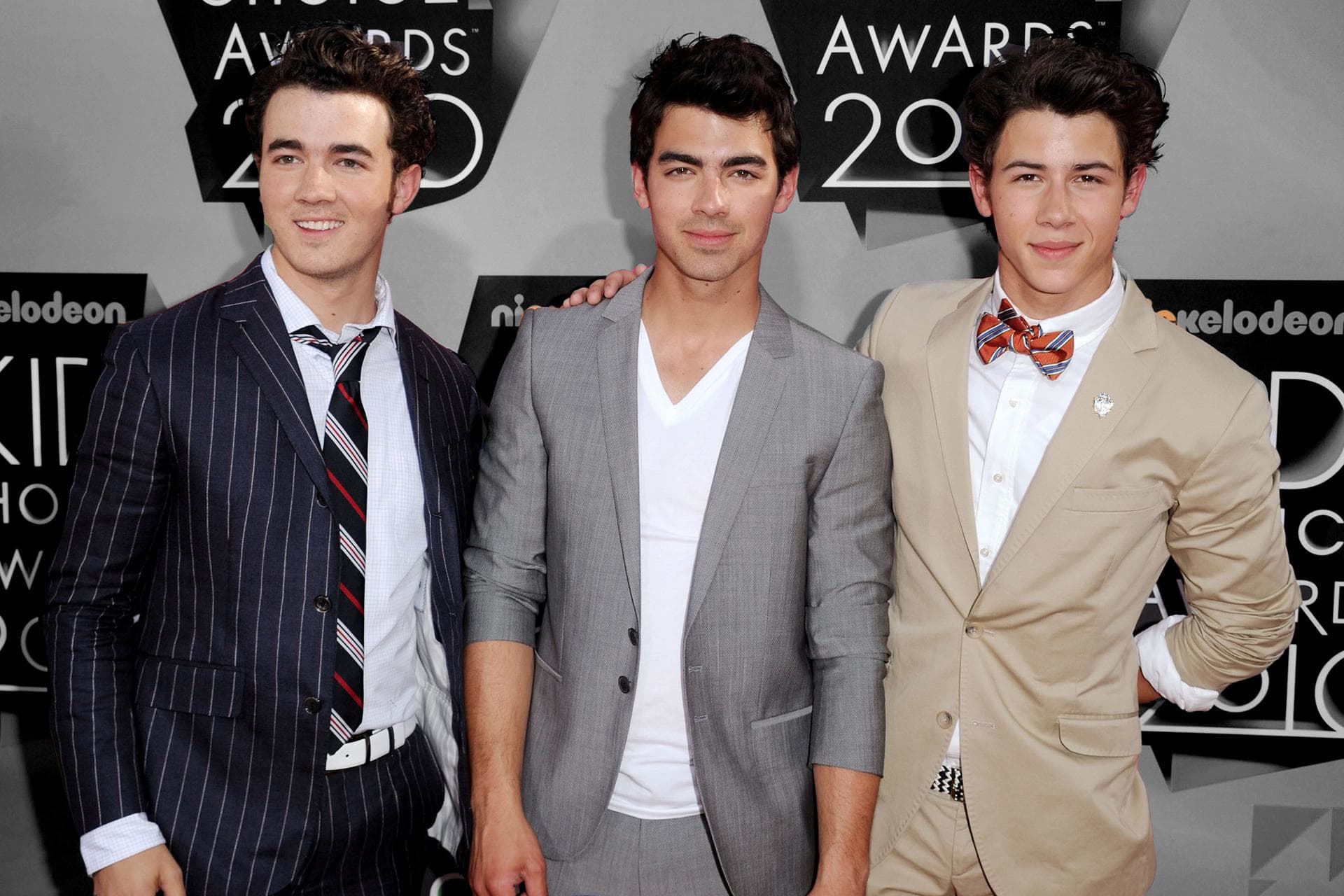 The Jonas Brothers HD Wallpaper & Nicks Awkward Date (2022)