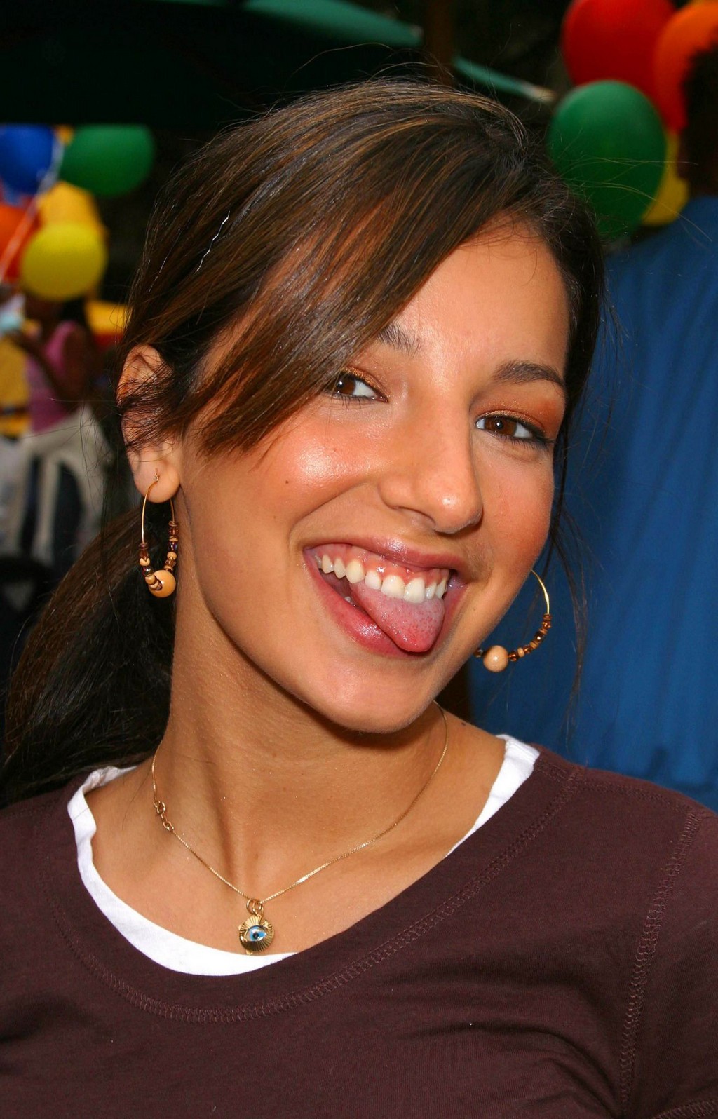 Download Vanessa Lengies Image