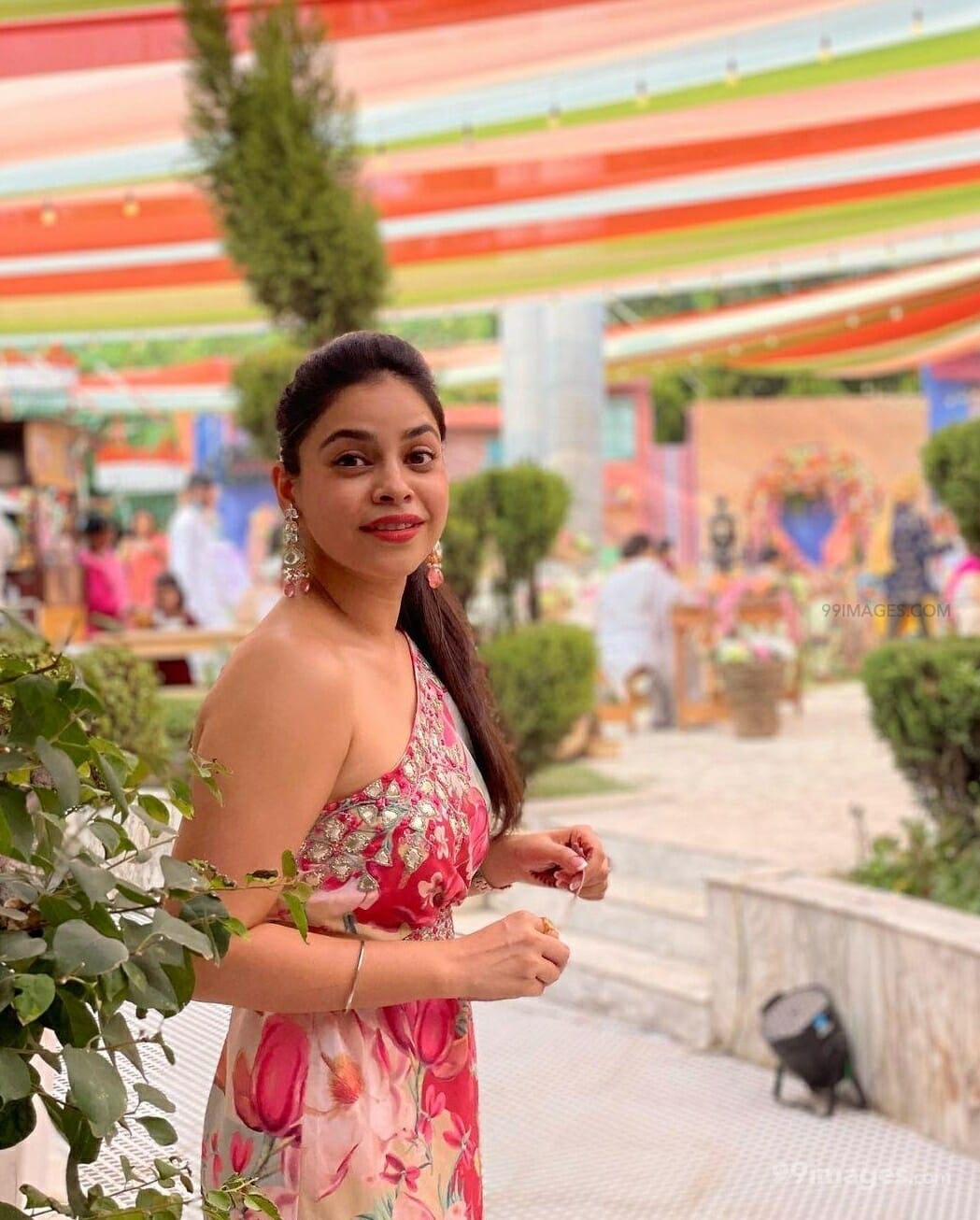 Wallpaper - Sumona Chakravarti as Natasha Kapoor (149820) size:1280x800