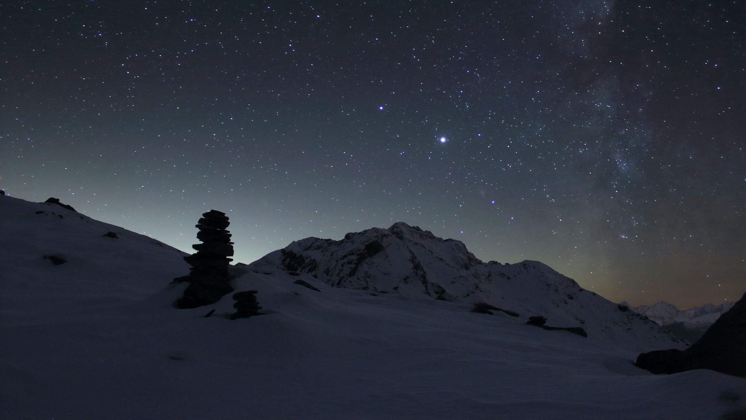 Download wallpaper 2560x1440 mountain, night, snow, starry sky, dark widescreen 16:9 HD background