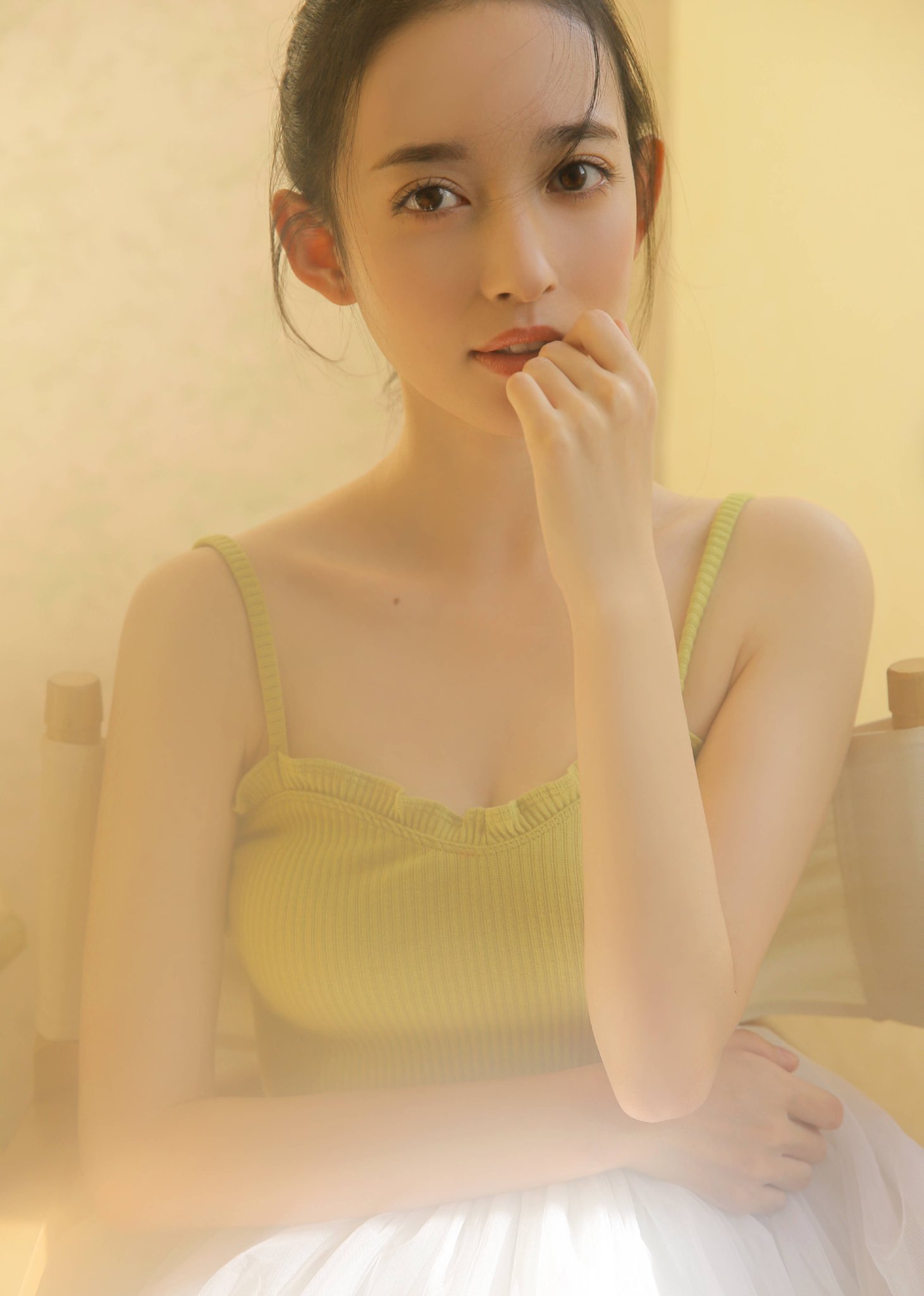 小透明 ning, 1995 having starred in supporting roles for a number of dramas, she's prob best known for her role of a princess in legend of banshu watch