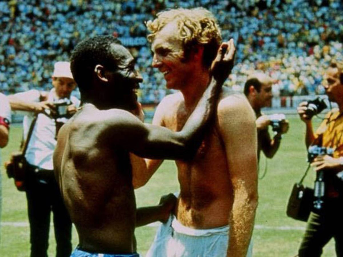 WATCH: Brazilian legend Pelé sheds light on THAT iconic photo with Bobby Moore