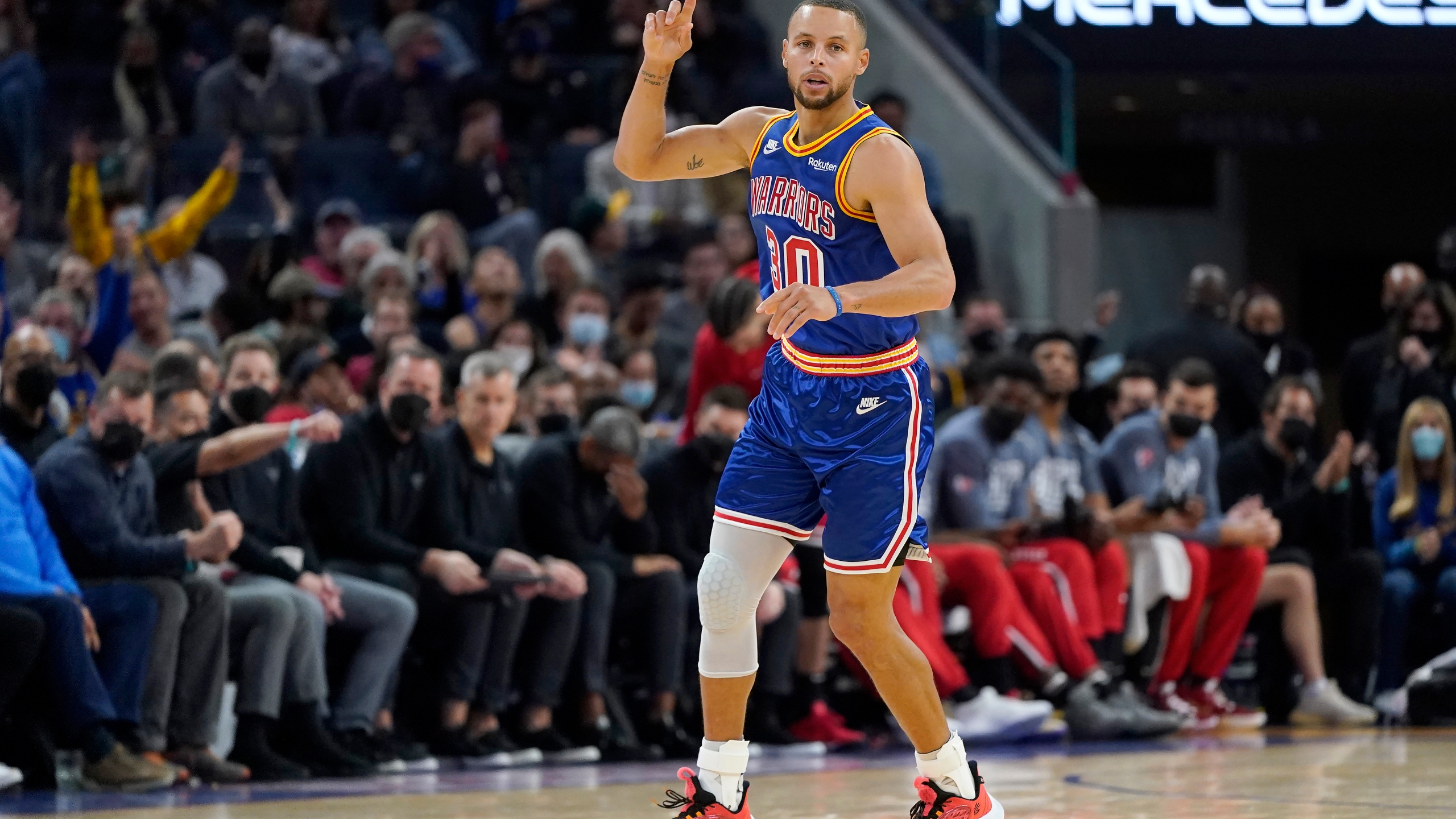 Stephen Curry Passes Ray Allen For Most 3 Point Makes In NBA History