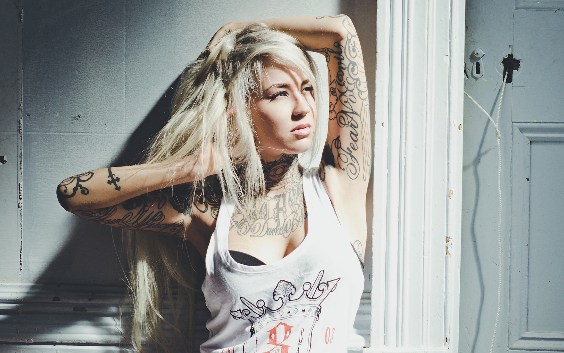 sara fabel Wallpaper HD / Desktop and Mobile Background