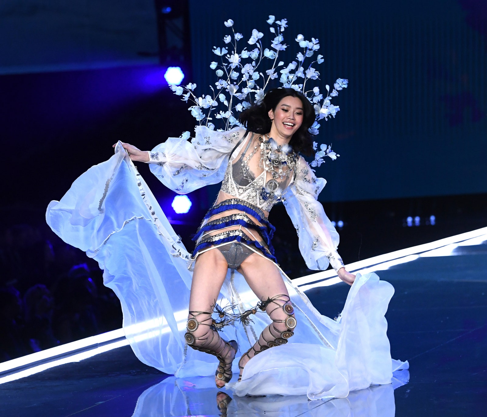 Victoria's Secret Aired Ming Xi Falling on the Runway
