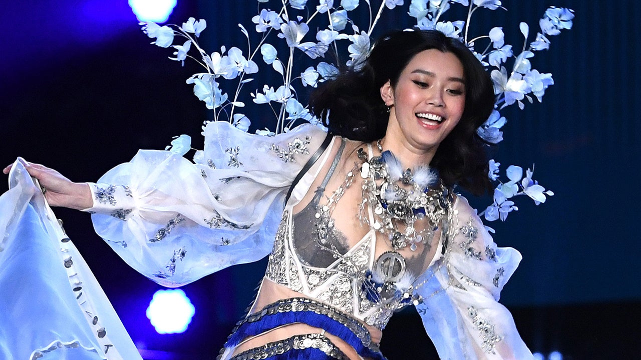 Victoria's Secret Model Ming Xi Falls on Runway, Angel Comes to Her Aid