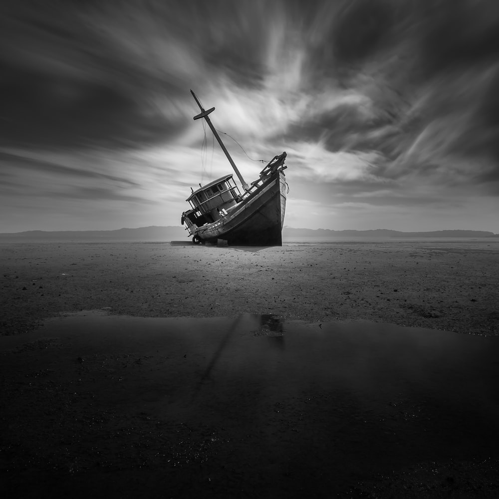 Sinking Ship Picture. Download Free Image