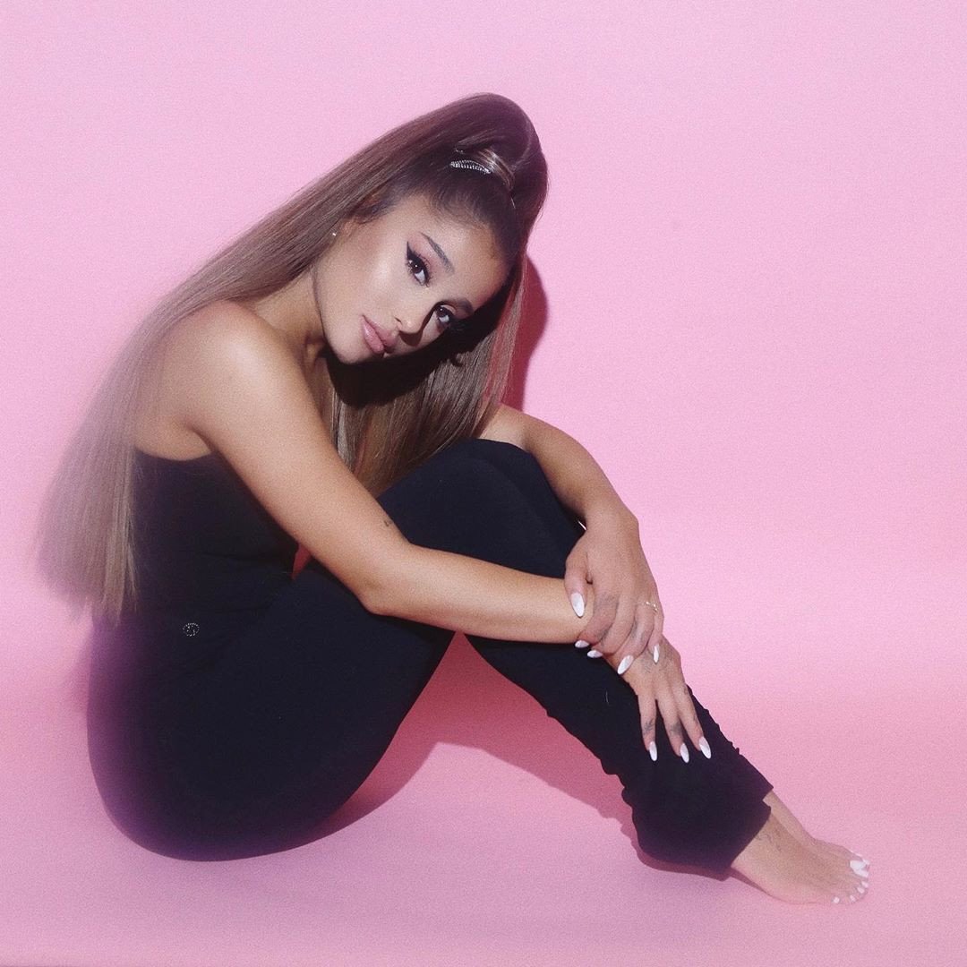 Ariana Grande Pink Wallpapers Wallpaper Cave