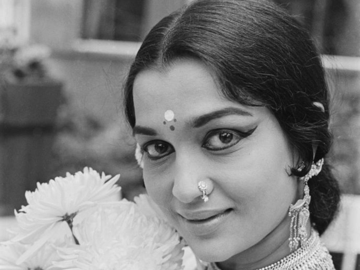 Happy Birthday Asha Parekh: Take a trip down memory lane with these photo of 'The Hit Girl' as she turns 78