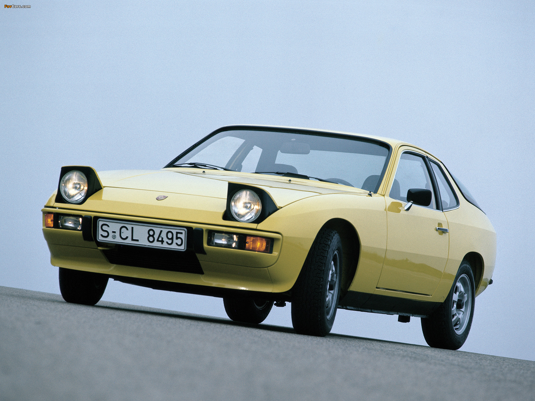 Porsche 924 Coupe 1976–85 wallpaper (2048x1536)