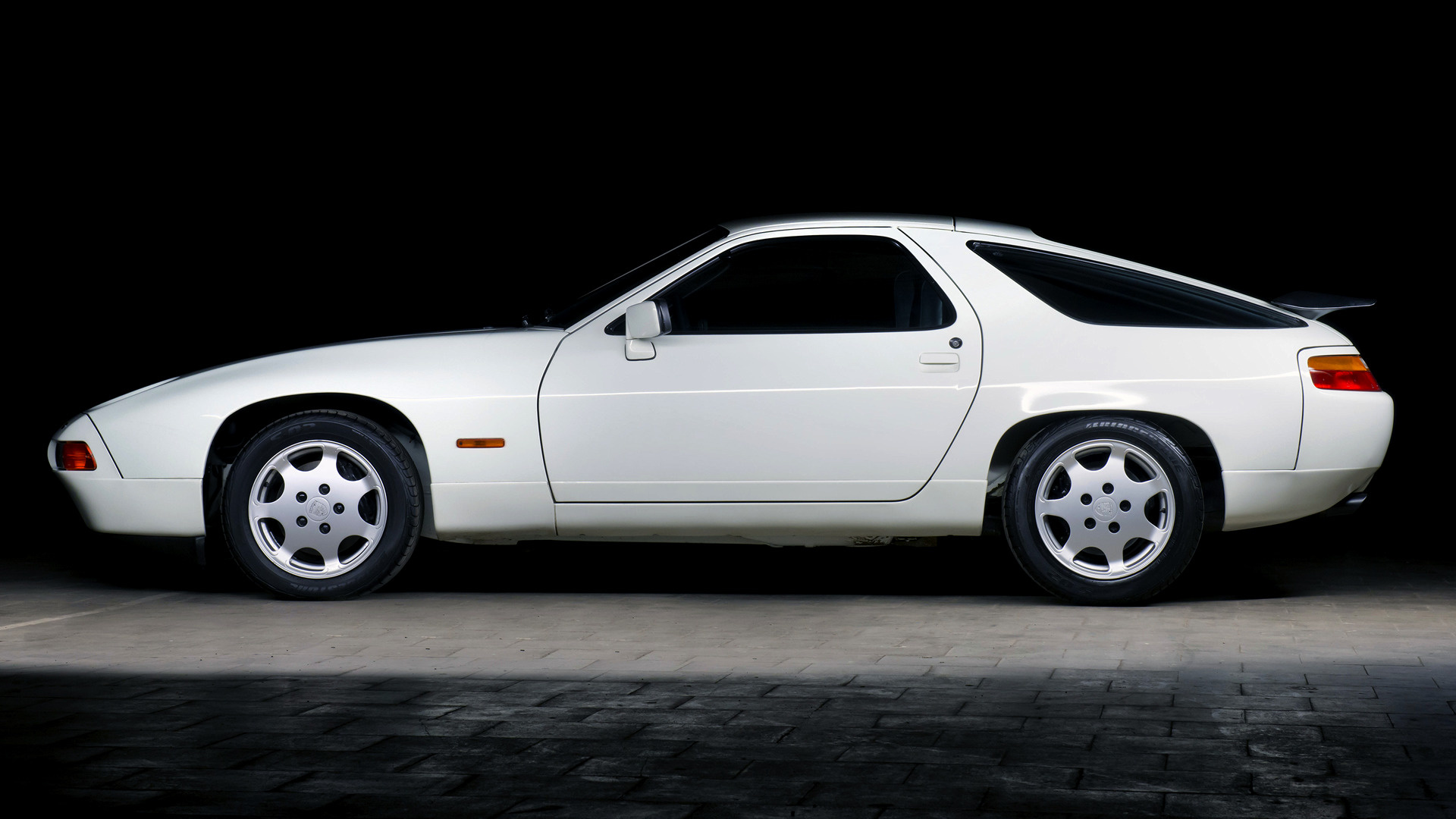 Porsche 928 CS Prototype and HD Image