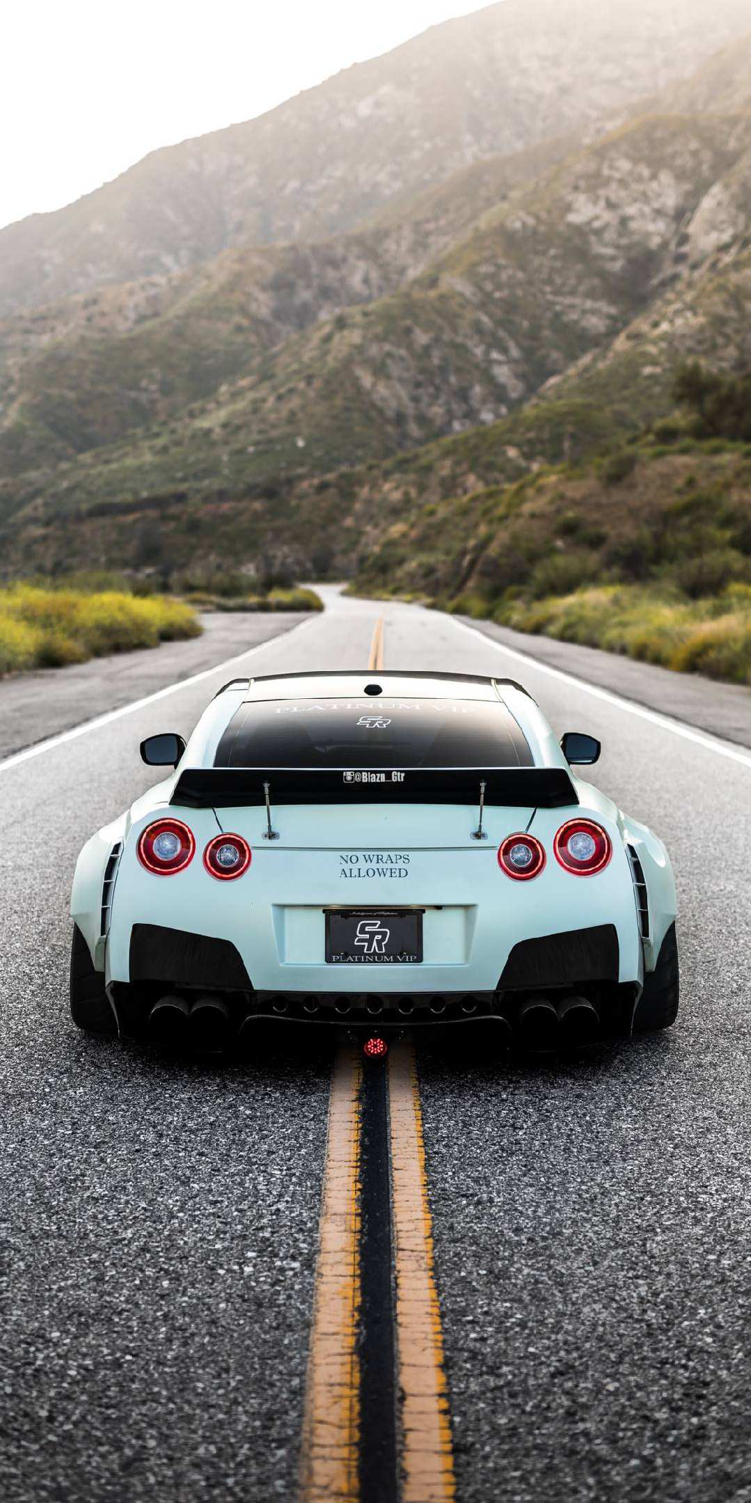 Nissan GTR R35 iPhone Wallpaper