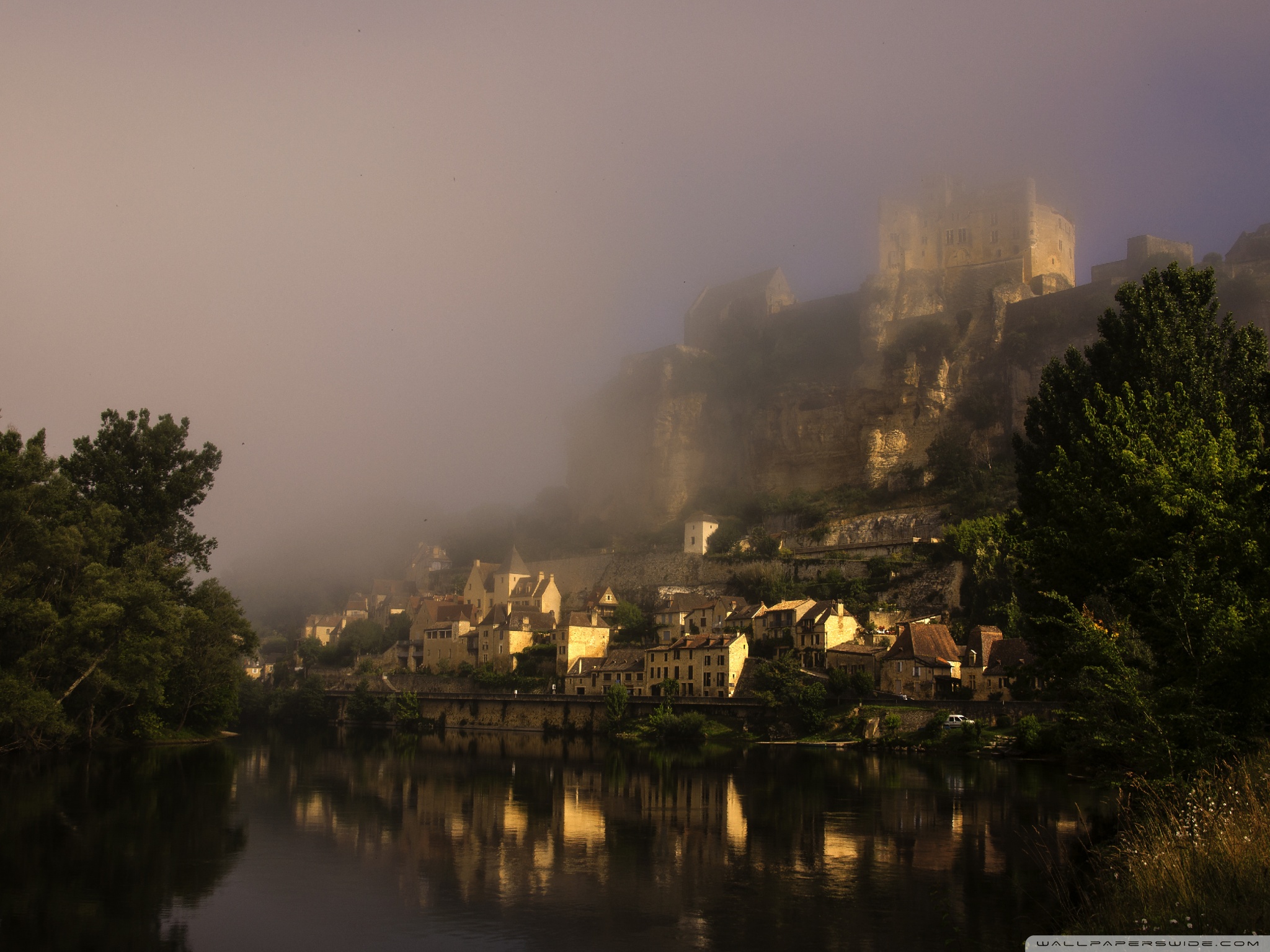 Castle In Beynac Et Cazenac, France Ultra HD Desktop Background Wallpaper for 4K UHD TV, Widescreen & UltraWide Desktop & Laptop, Multi Display, Dual Monitor, Tablet