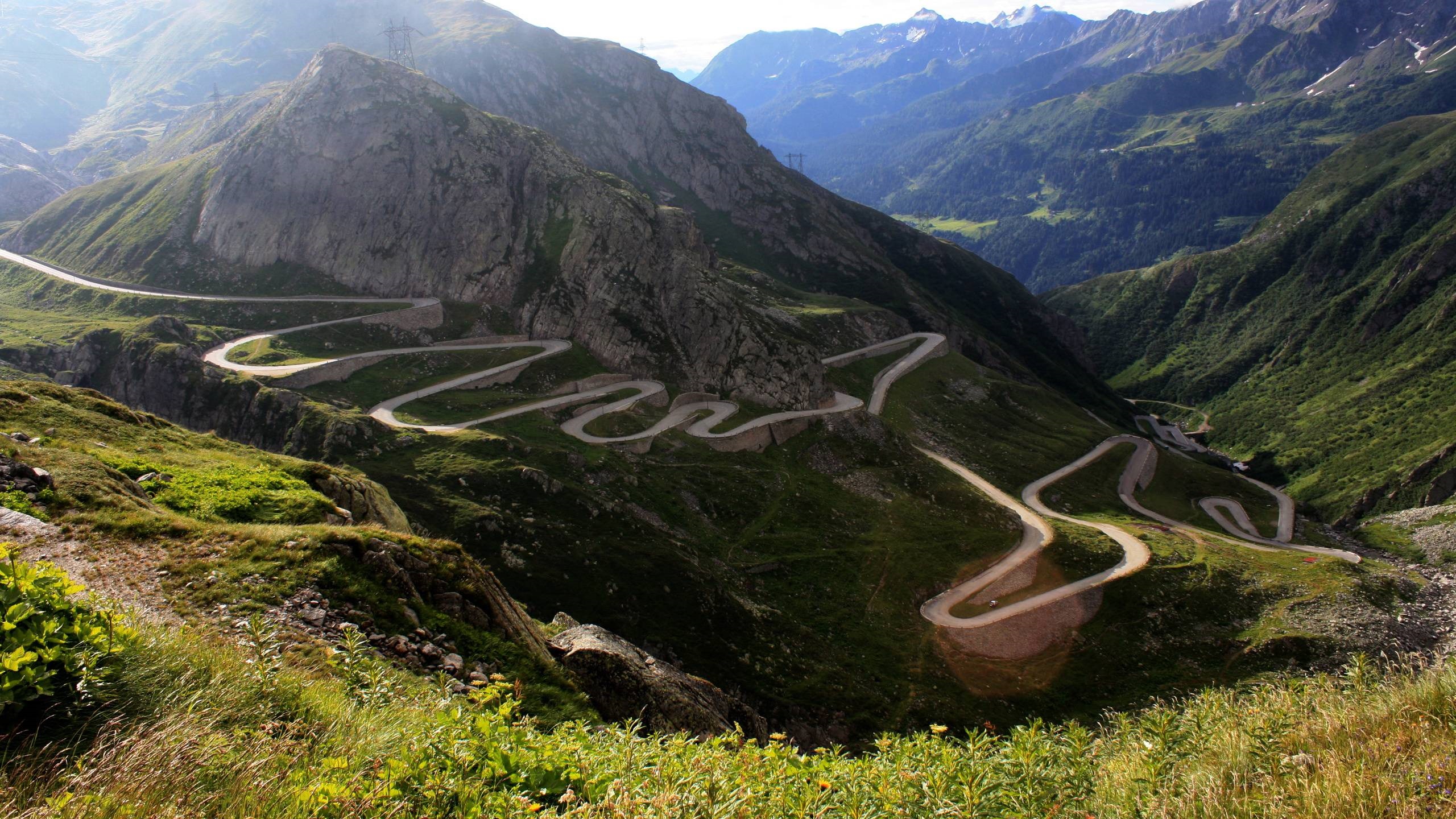 Wallpaper Curved mountain road 2560x1440 QHD Picture, Image