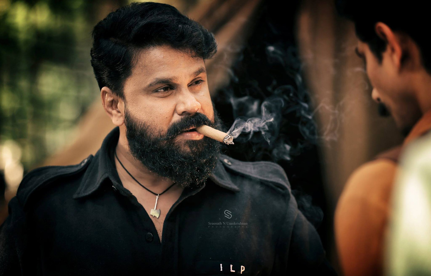 Kammara Sambhavam Review: An Interesting Satire With Top Notch Technical Values!