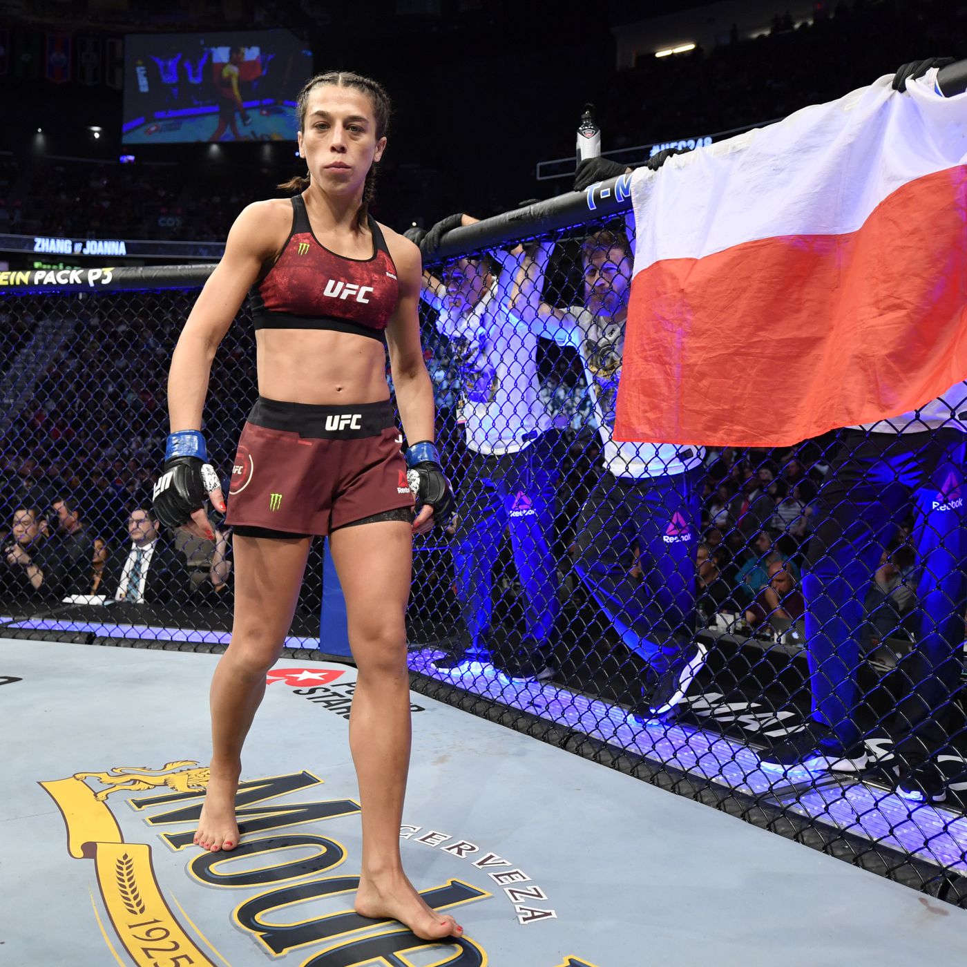 Graphic: Joanna Jędrzejczyk posts photo of nasty cut on leg