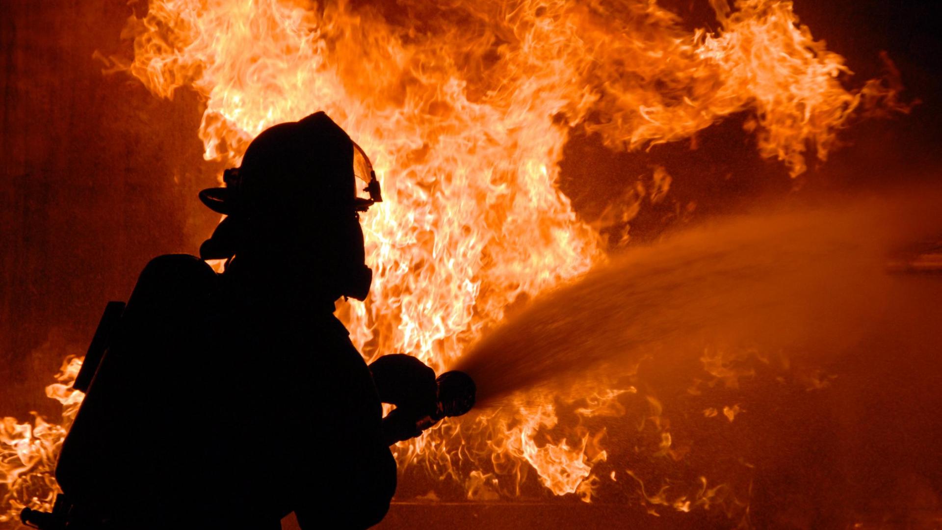 Fire Fighting Wallpaper